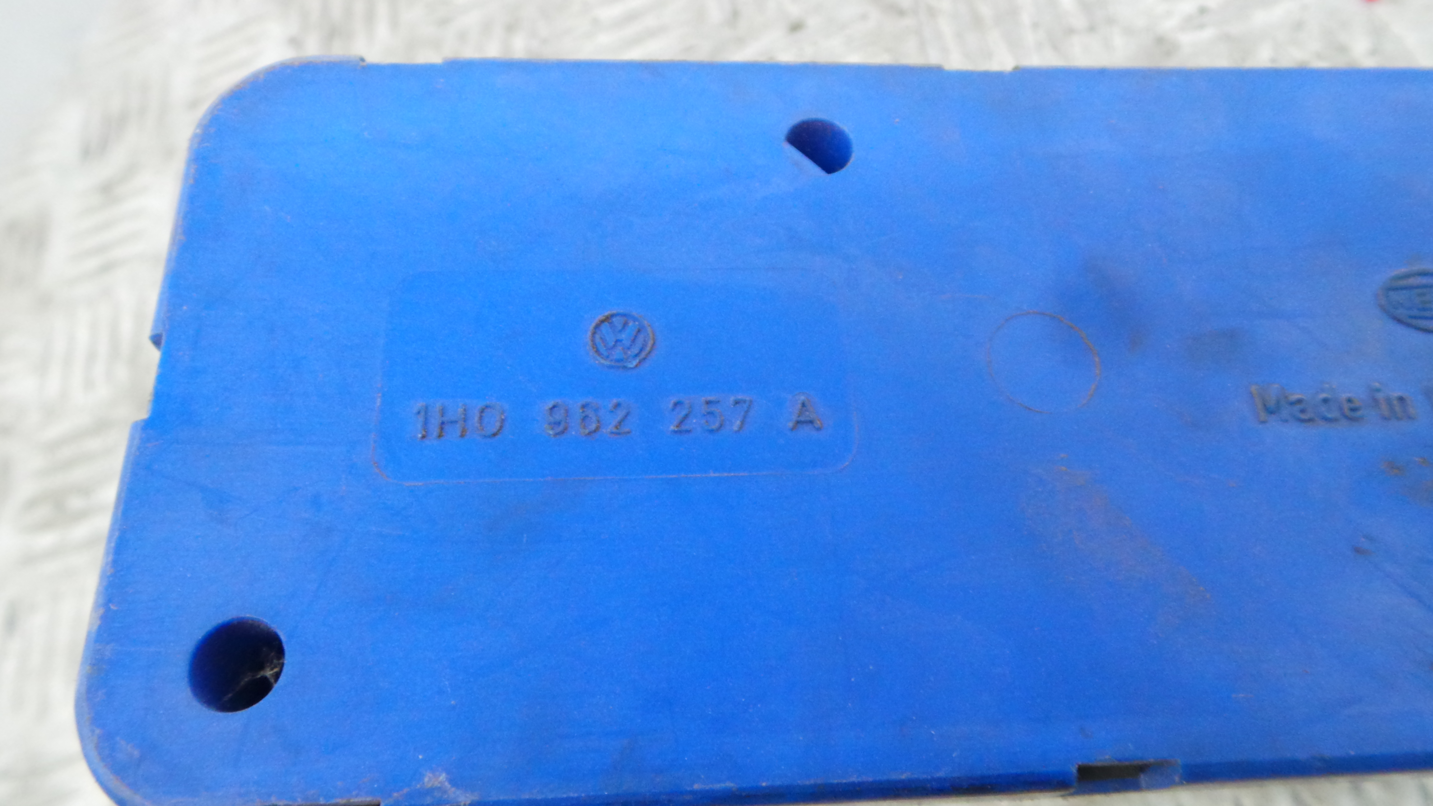 Compressor / Bomba Fecho Central 1H0962257A - SEAT IBIZA II (6K1), IBIZA Mk II (6K1)-36422222