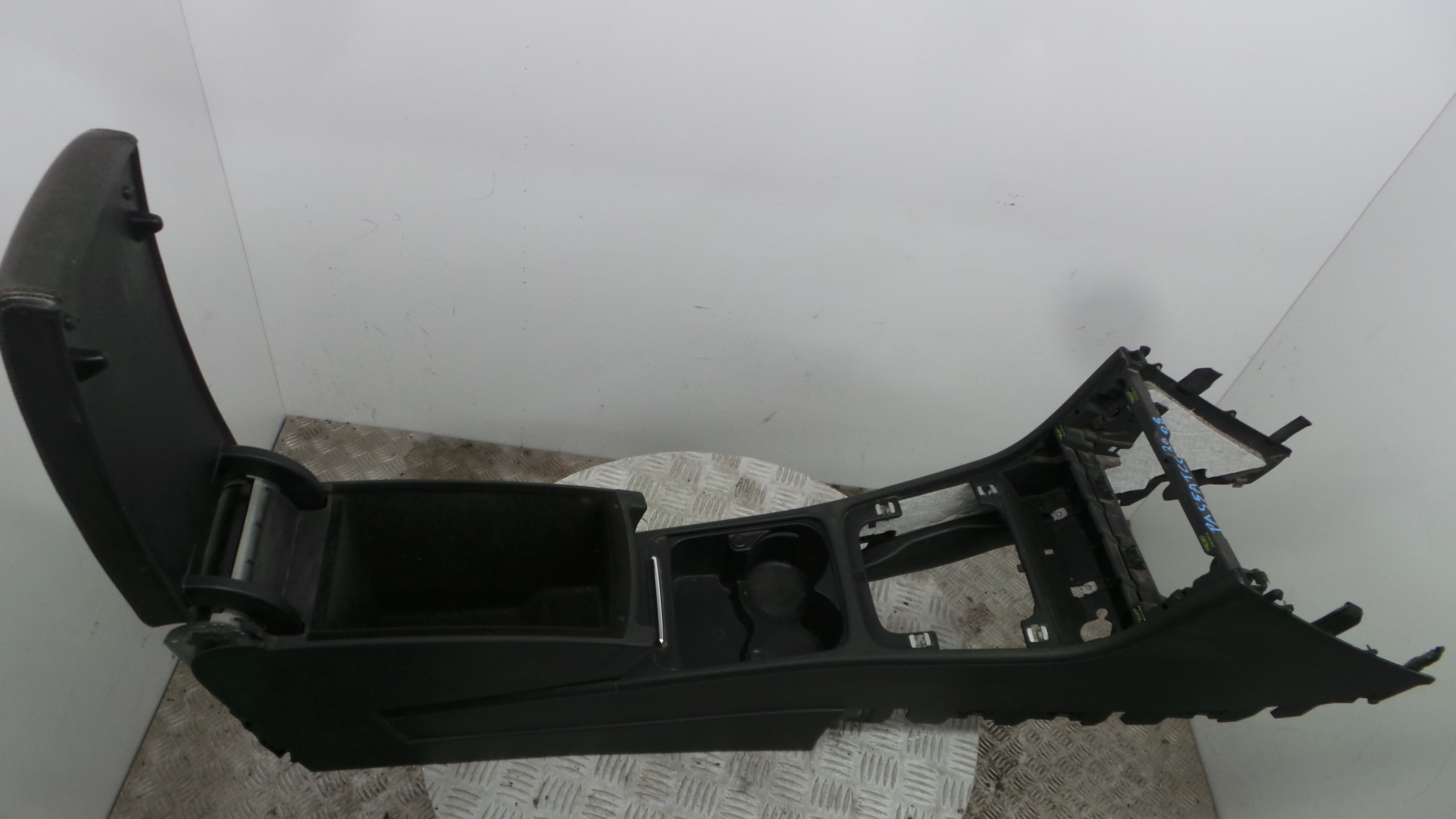 Apoio de Braço Central 3C1863241CG - VW PASSAT CC B6 (357)-36425003