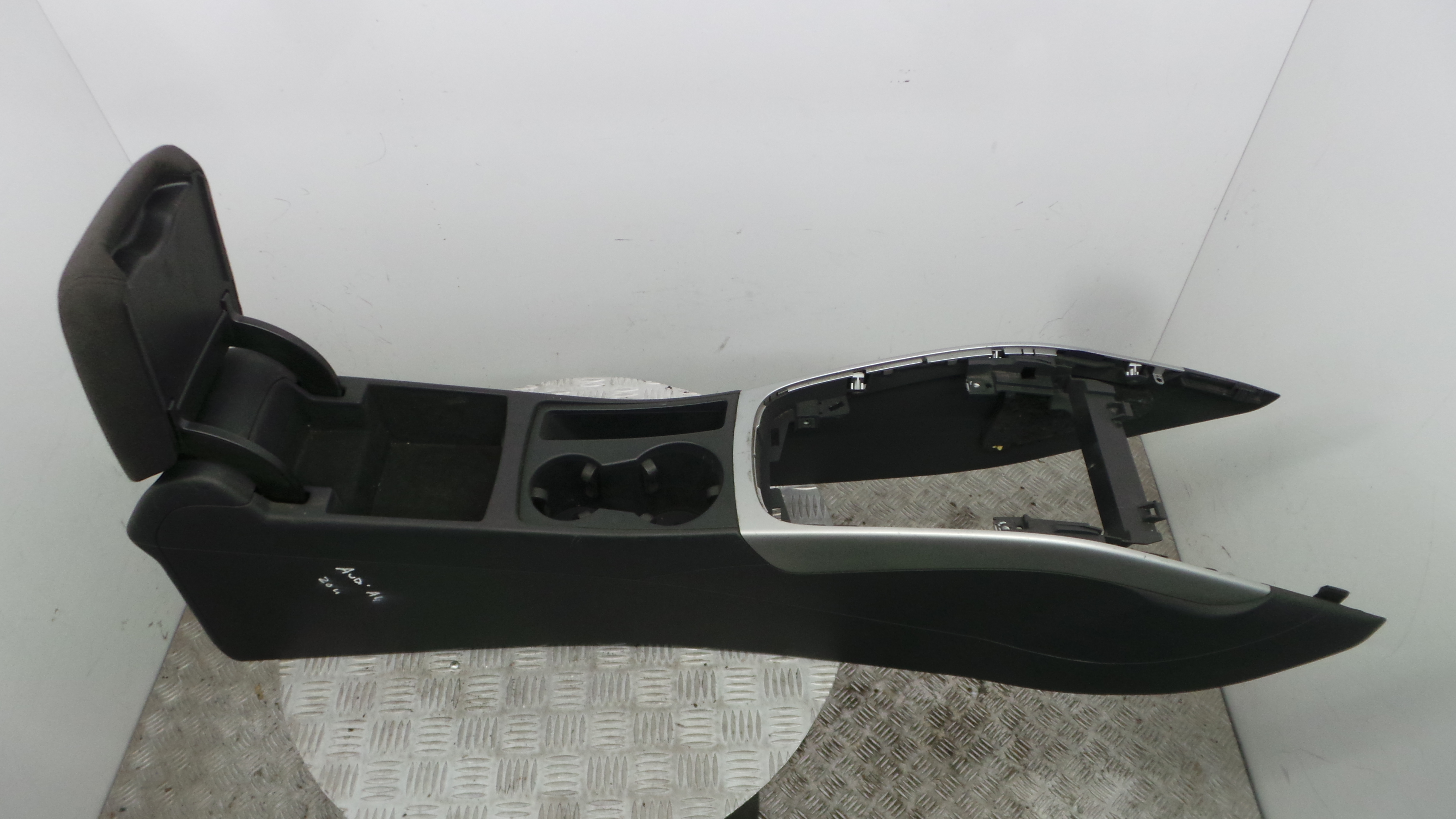 Apoio de Braço Central 8K0864981D - AUDI A4 B8 (8K2)-36425011