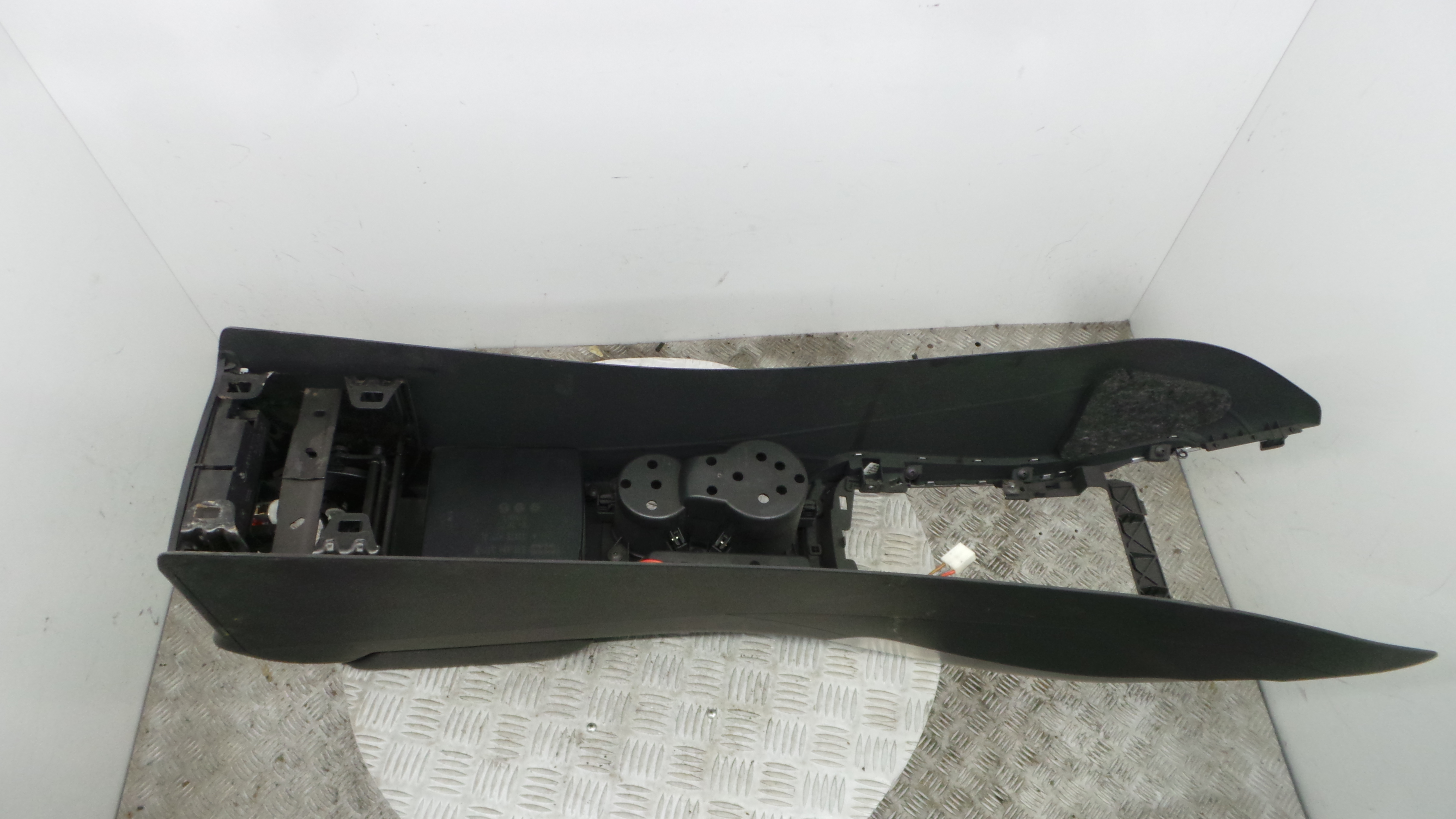 Apoio de Braço Central 8K0864981D - AUDI A4 B8 (8K2)-36425011