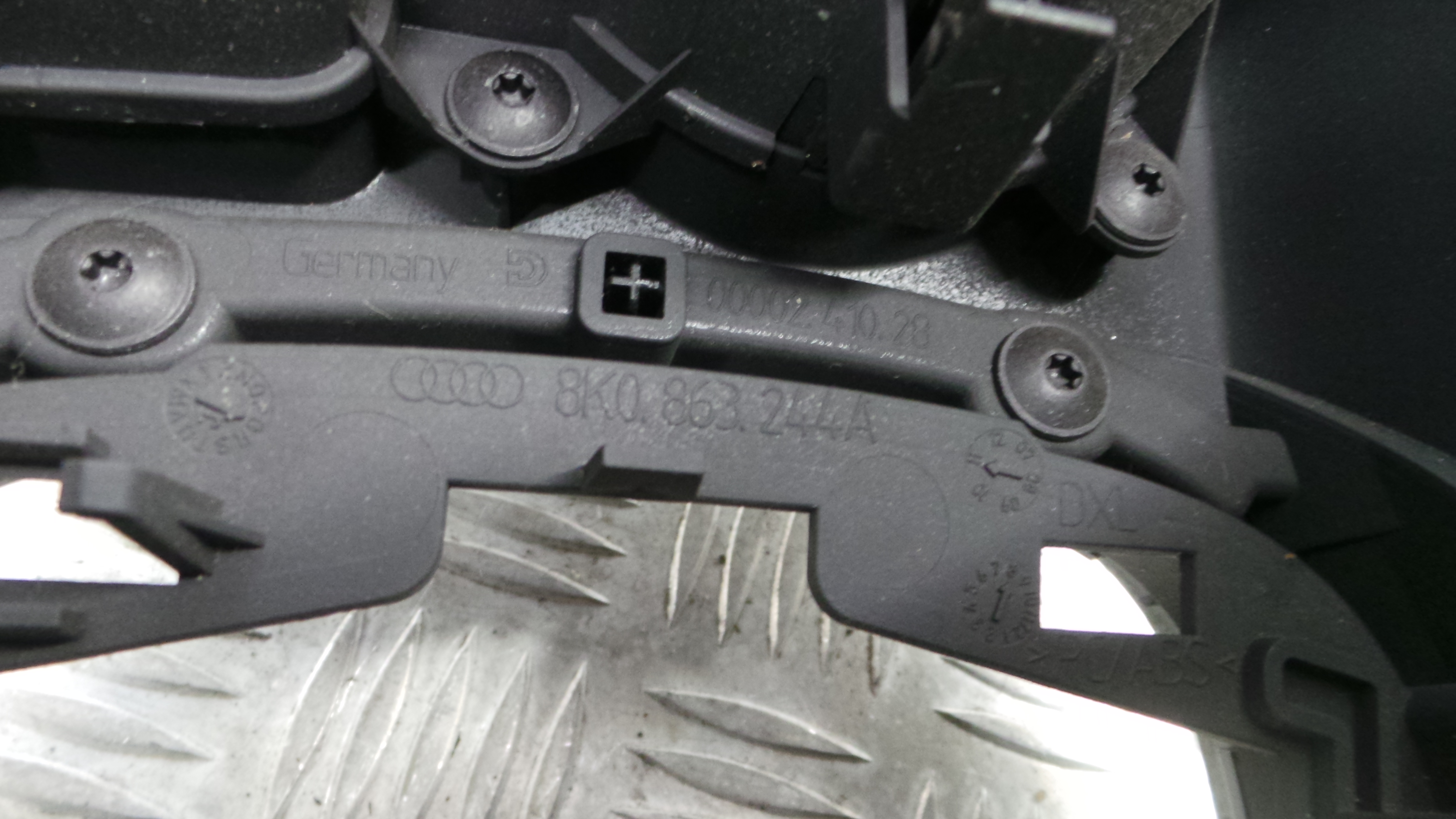 Apoio de Braço Central 8K0864981D - AUDI A4 B8 (8K2)-36425011