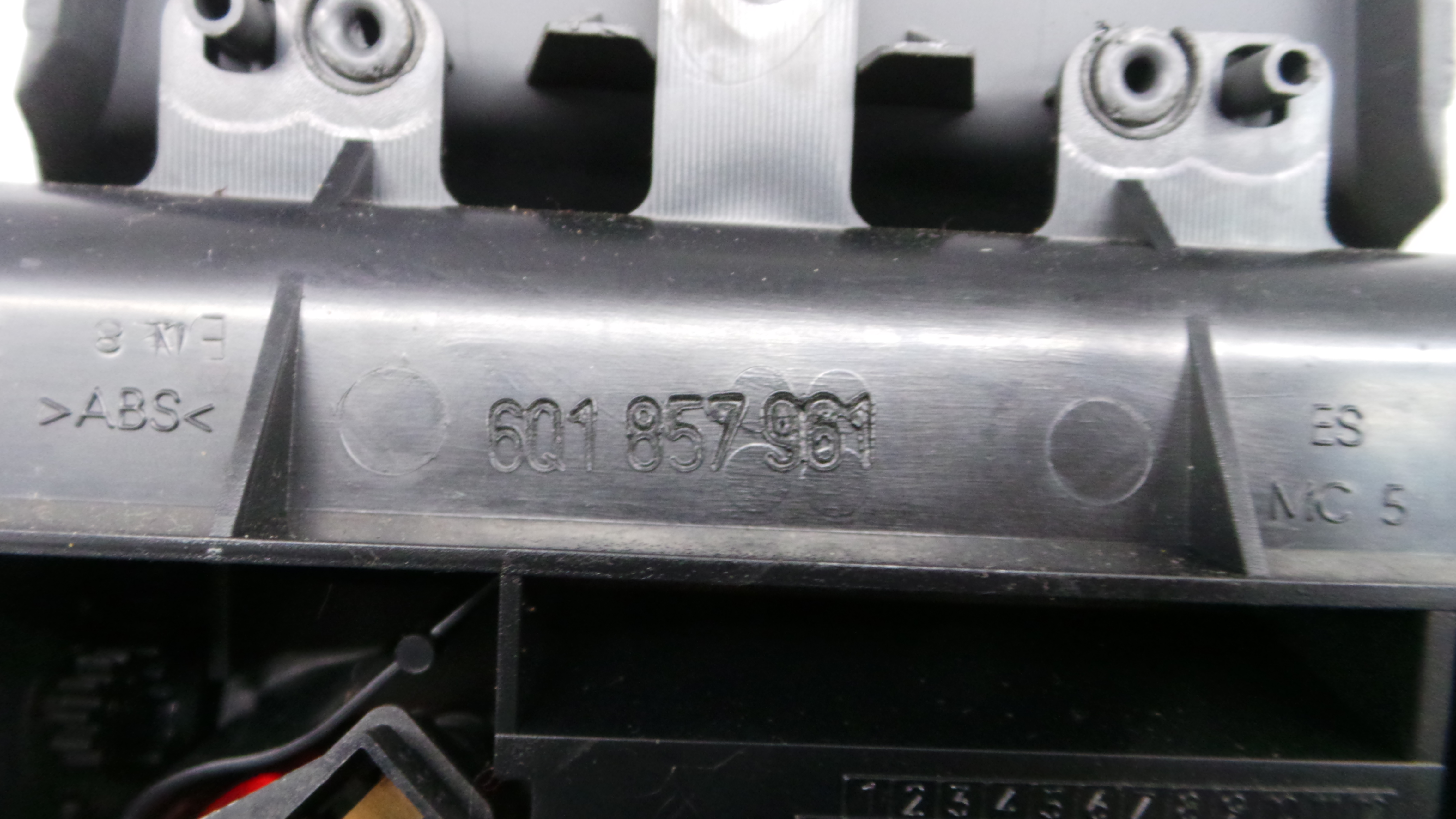 Apoio de Braço 6Q1863241S - VW POLO (9N_, 9A_)-36425038