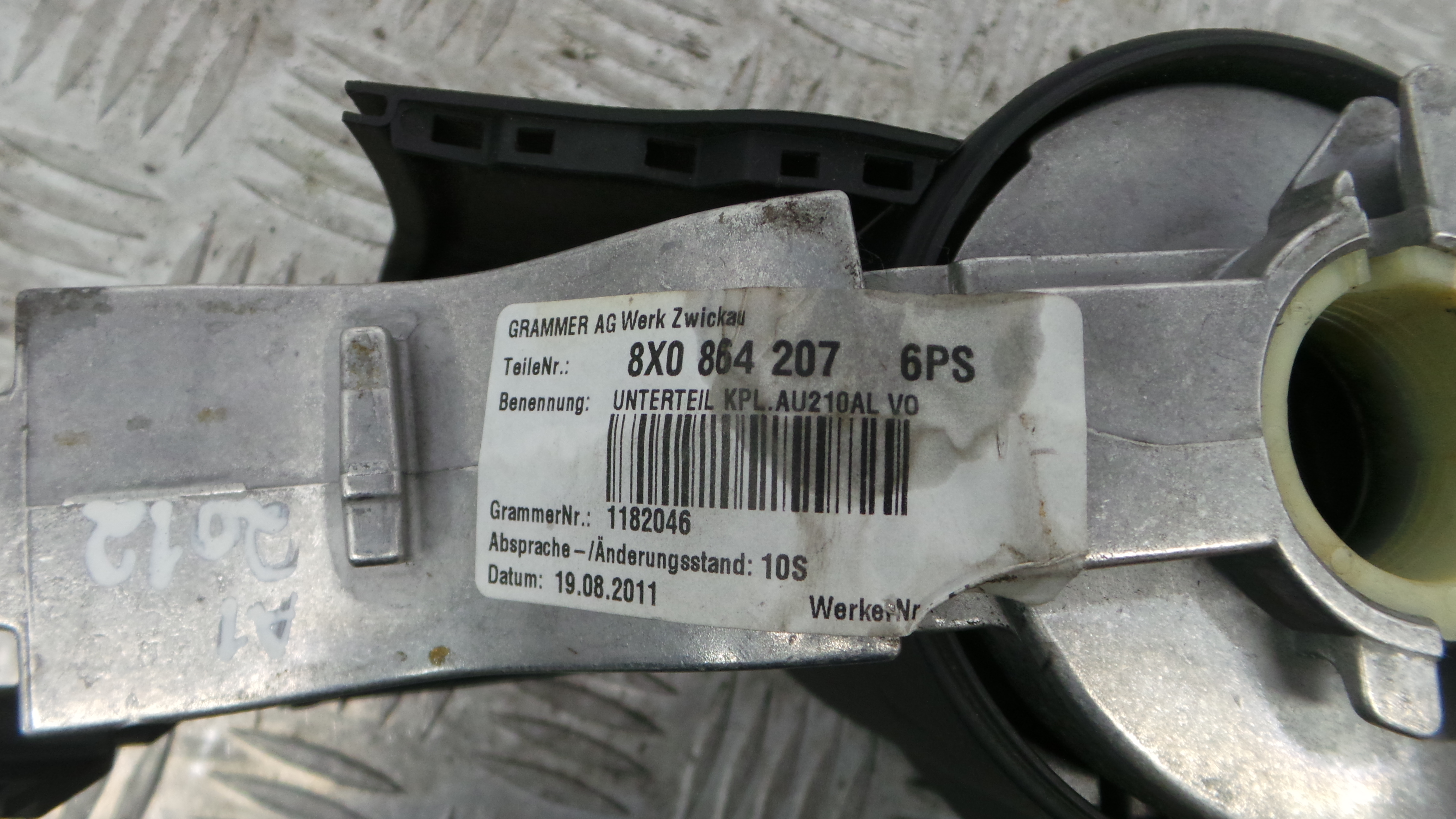 Apoio de Braço 8X0864207 - AUDI A1 (8X1, 8XK)-36425057
