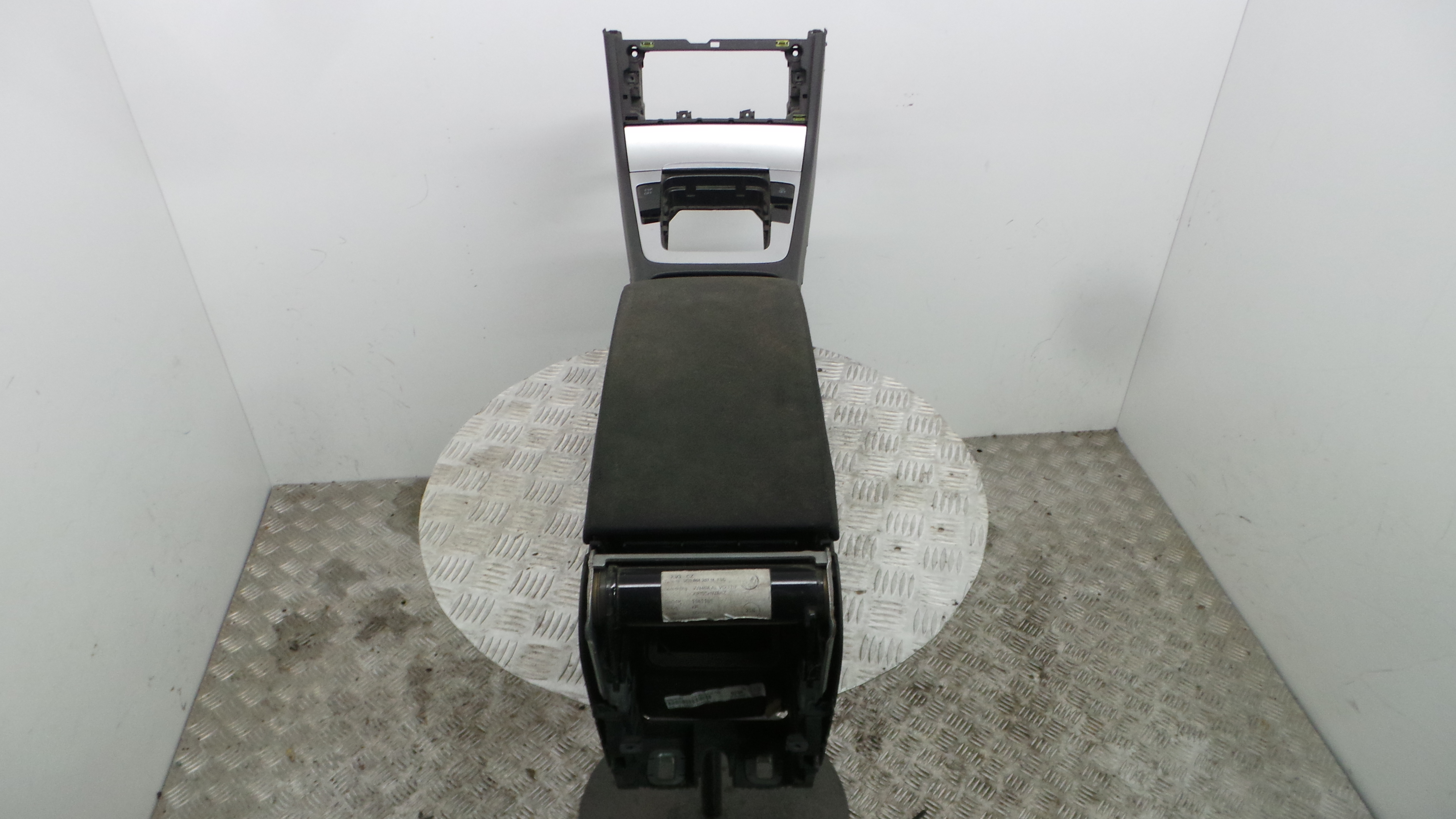 Apoio de Braço Central 3C1863241CG - VW PASSAT B6 (3C2)-36425061 Apoio de Braço Central 3C1863241CG - VW PASSAT B6 (3C2)-36425061