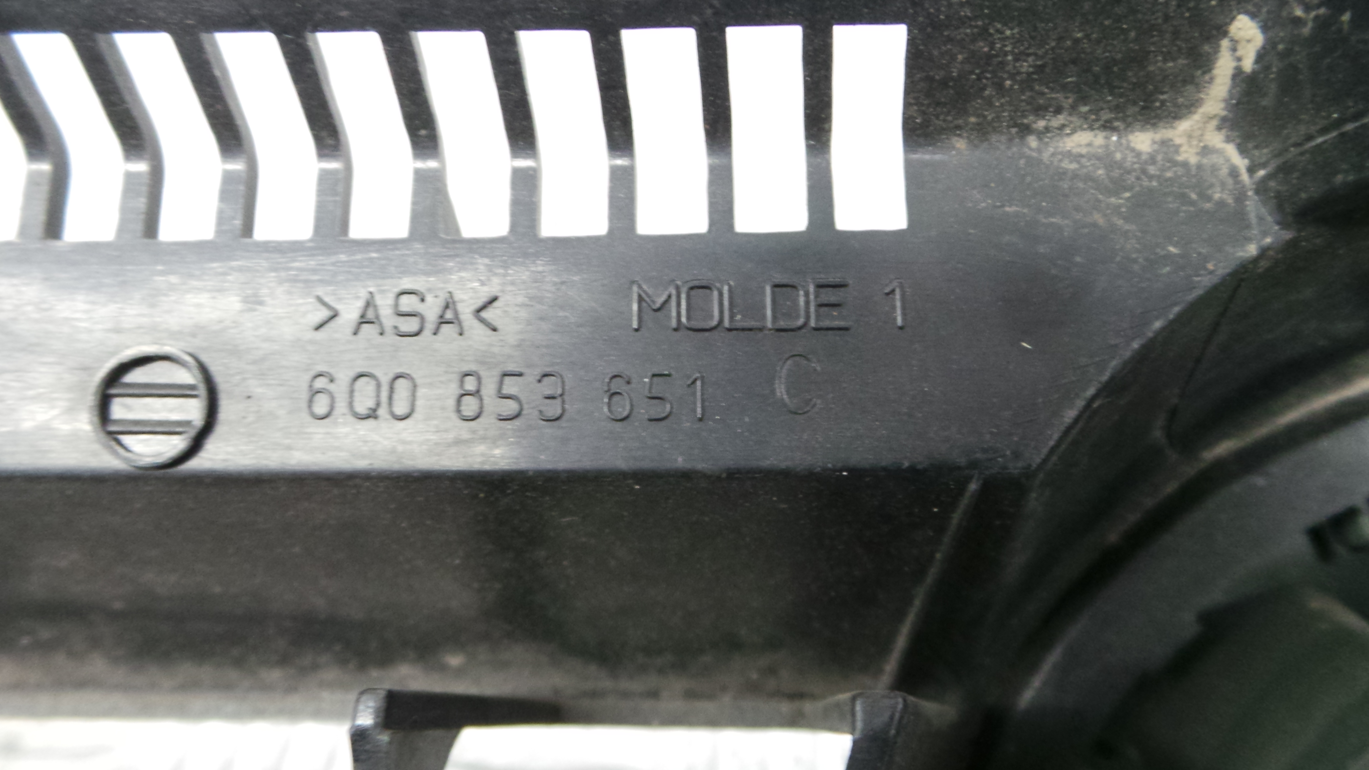 Grelha da Frente 6Q0853651C - VW POLO (9N_, 9A_)-36425070