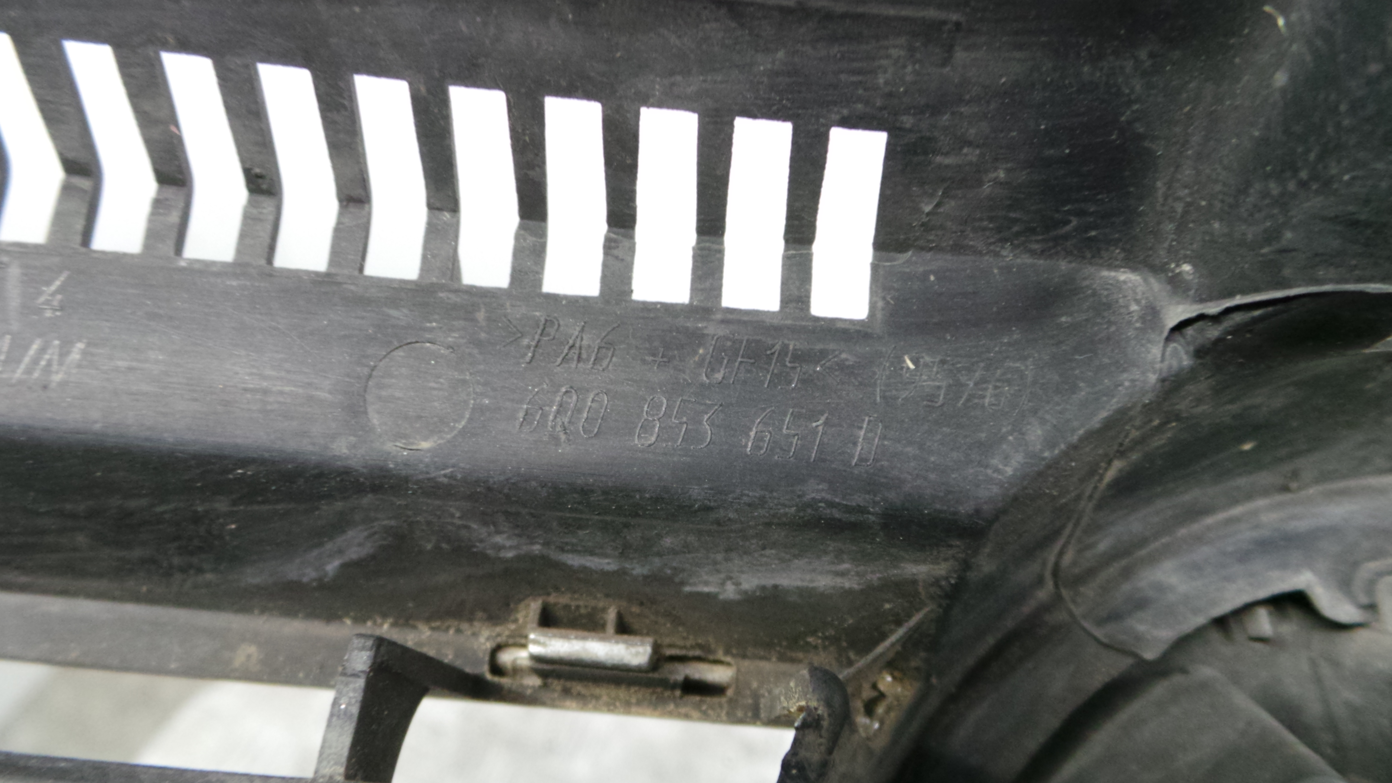 Grelha da Frente 6Q0853651D - VW POLO (9N_, 9A_)-36425080