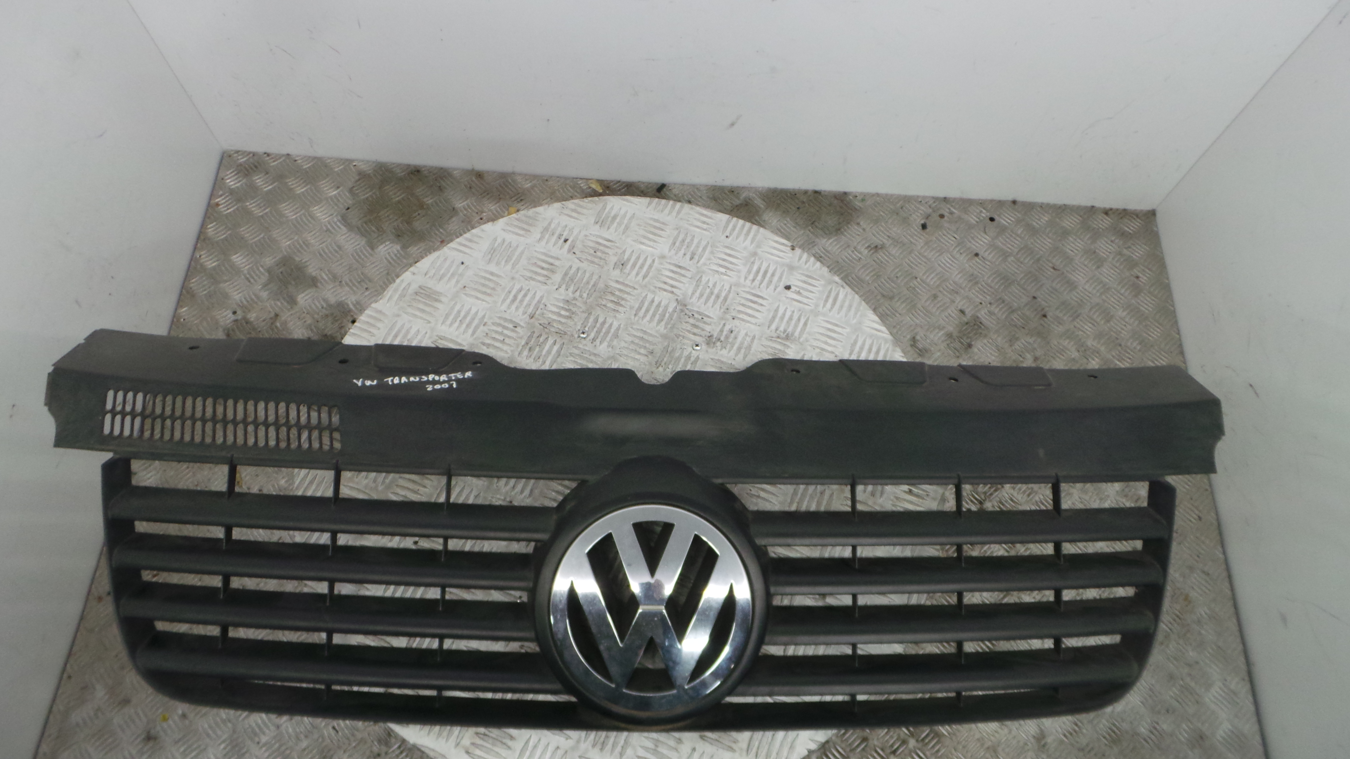 Grelha da Frente 7H0807101 - VW TRANSPORTER Mk V Caixa (7HA, 7HH, 7EA, 7EH), TRANSPORTER T5 Caixa (7-36425088