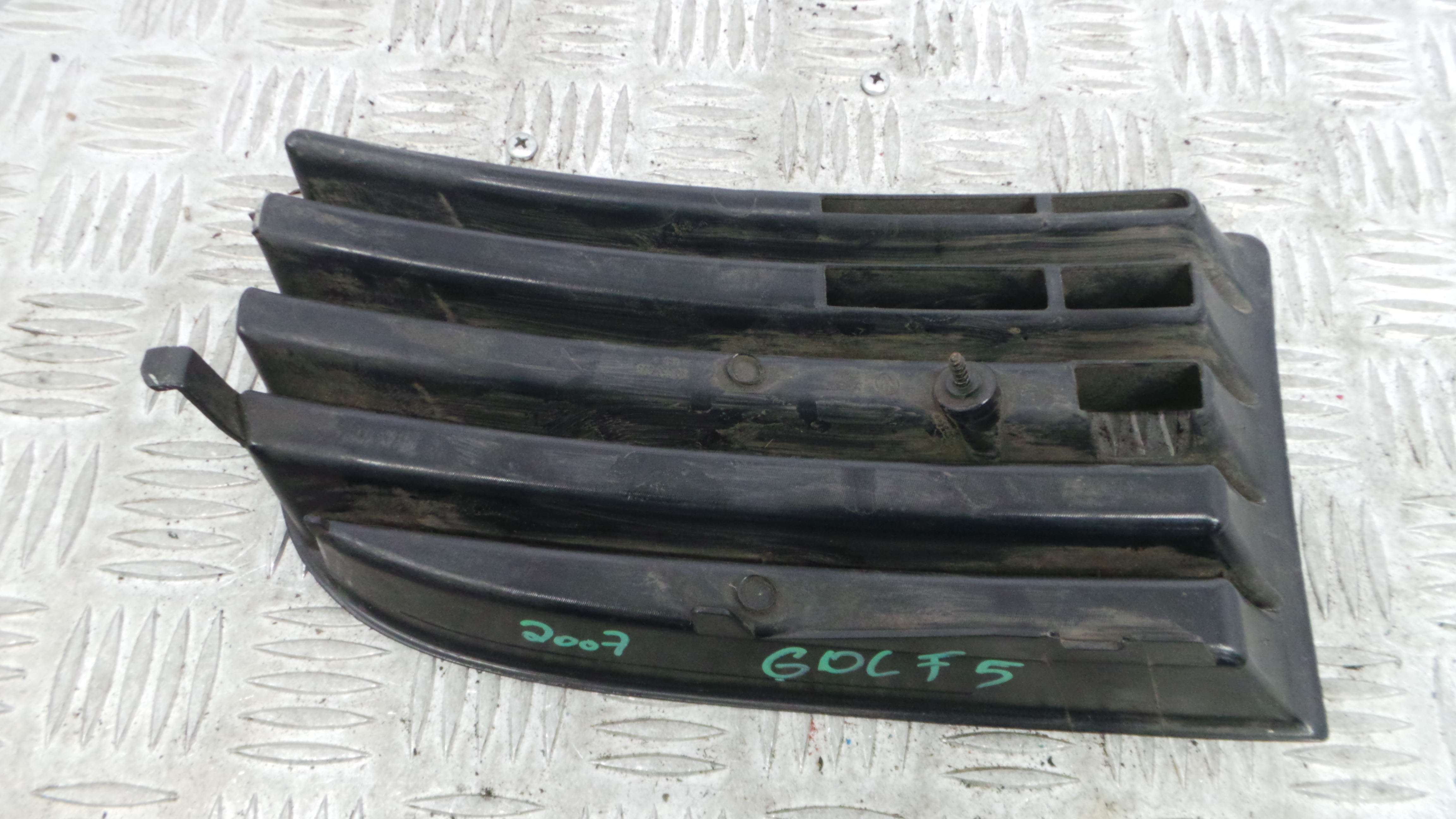 Grelha do Pára-Choques da Frente 1K0853666 - VW GOLF V (1K1)-36425125