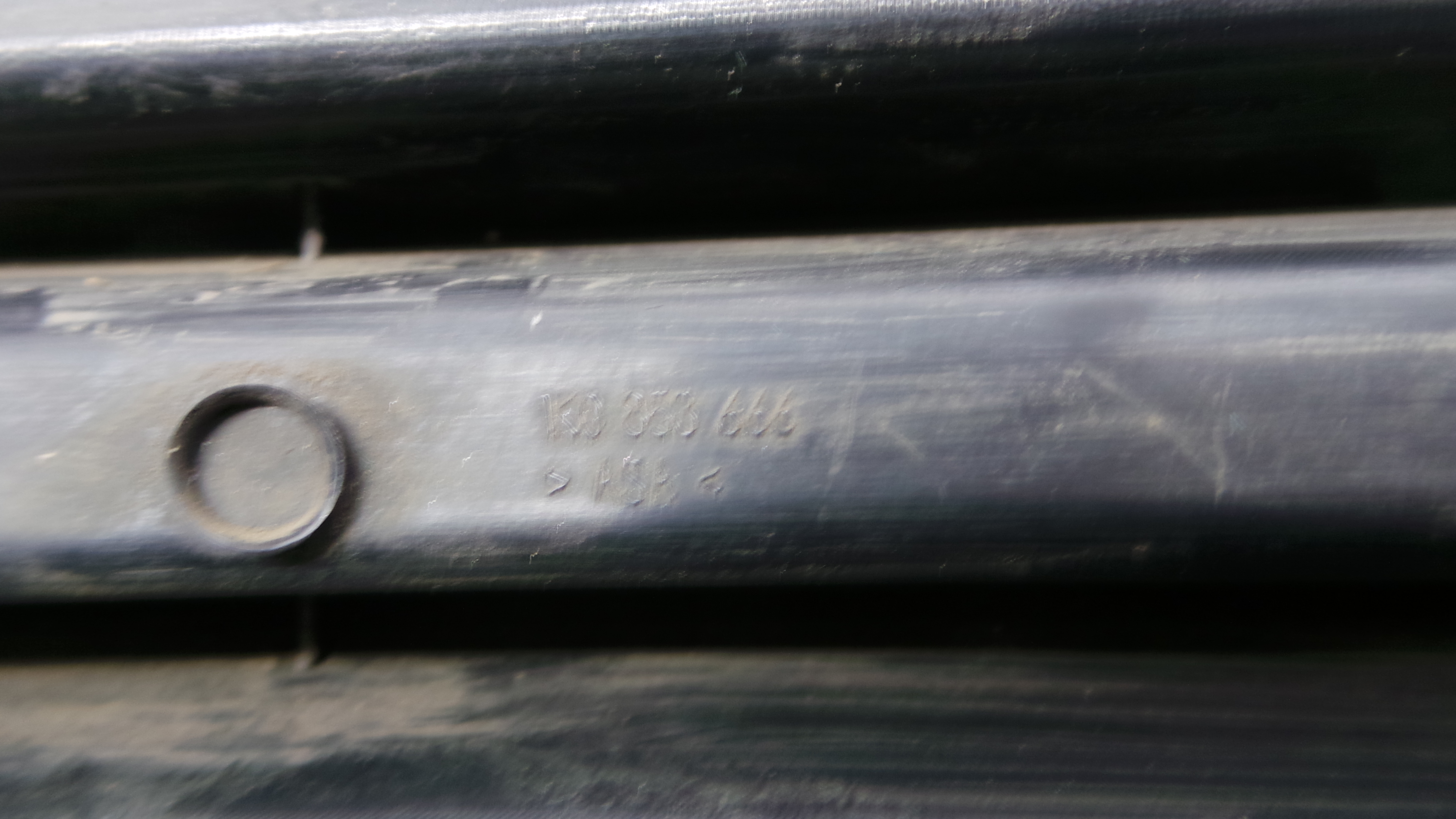 Grelha do Pára-Choques da Frente 1K0853666 - VW GOLF V (1K1)-36425125