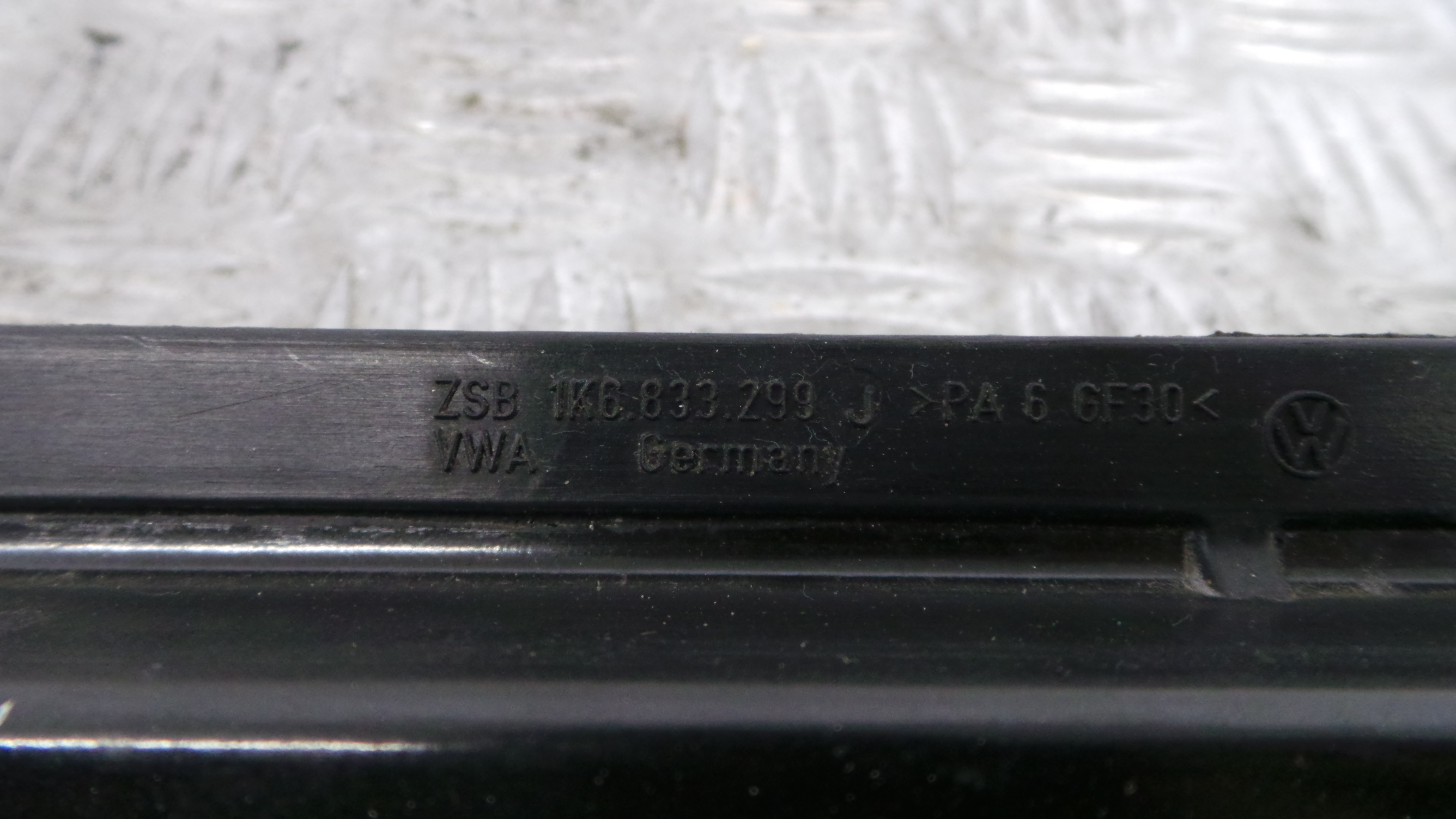 Suporte Porta 1K6833393A - VW GOLF V (1K1)-36425135