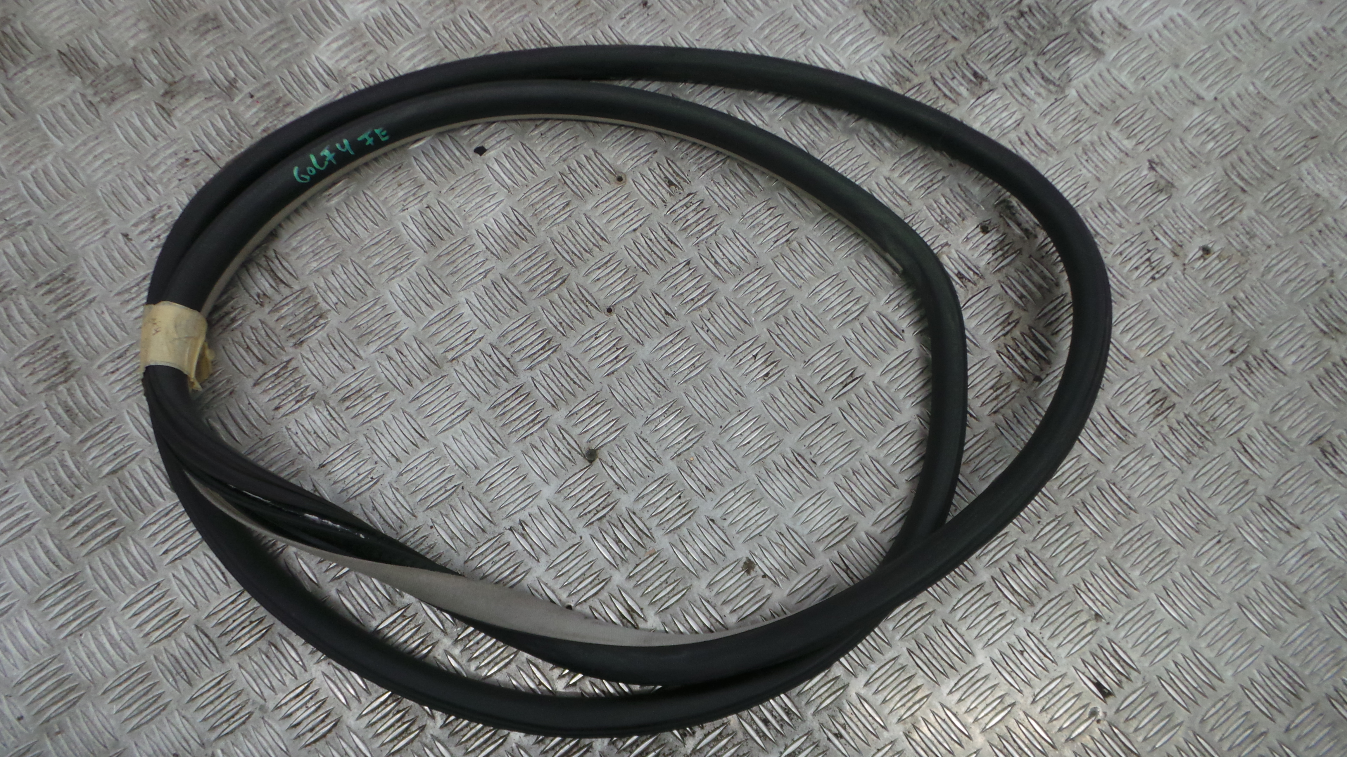Borracha Porta Frente Esquerda 1J4867365C - VW GOLF IV (1J1), GOLF Mk IV (1J1)-36430474
