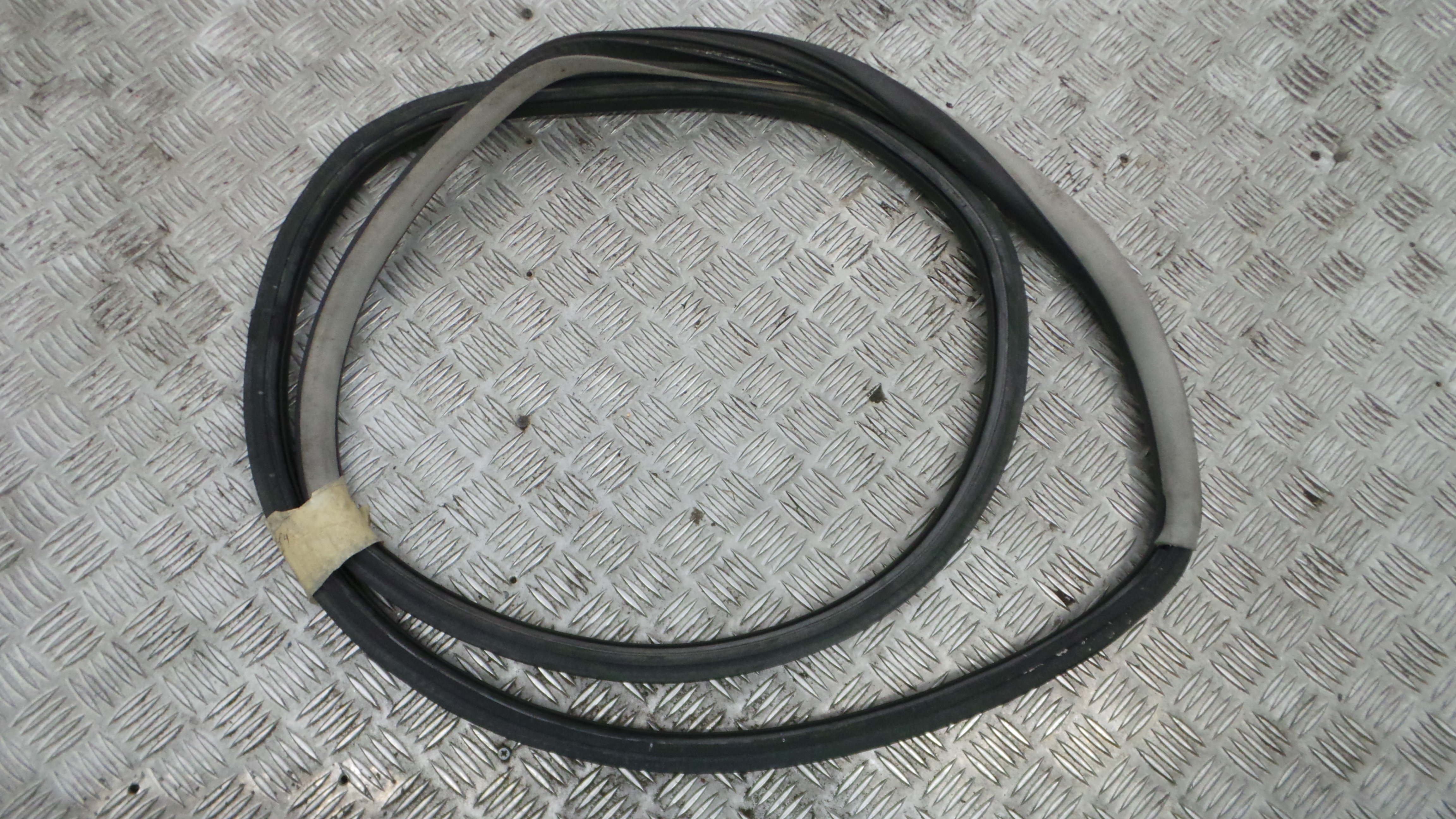 Borracha Porta Tras Esquerda 1J6867367C - VW GOLF IV (1J1), GOLF Mk IV (1J1)-36430477