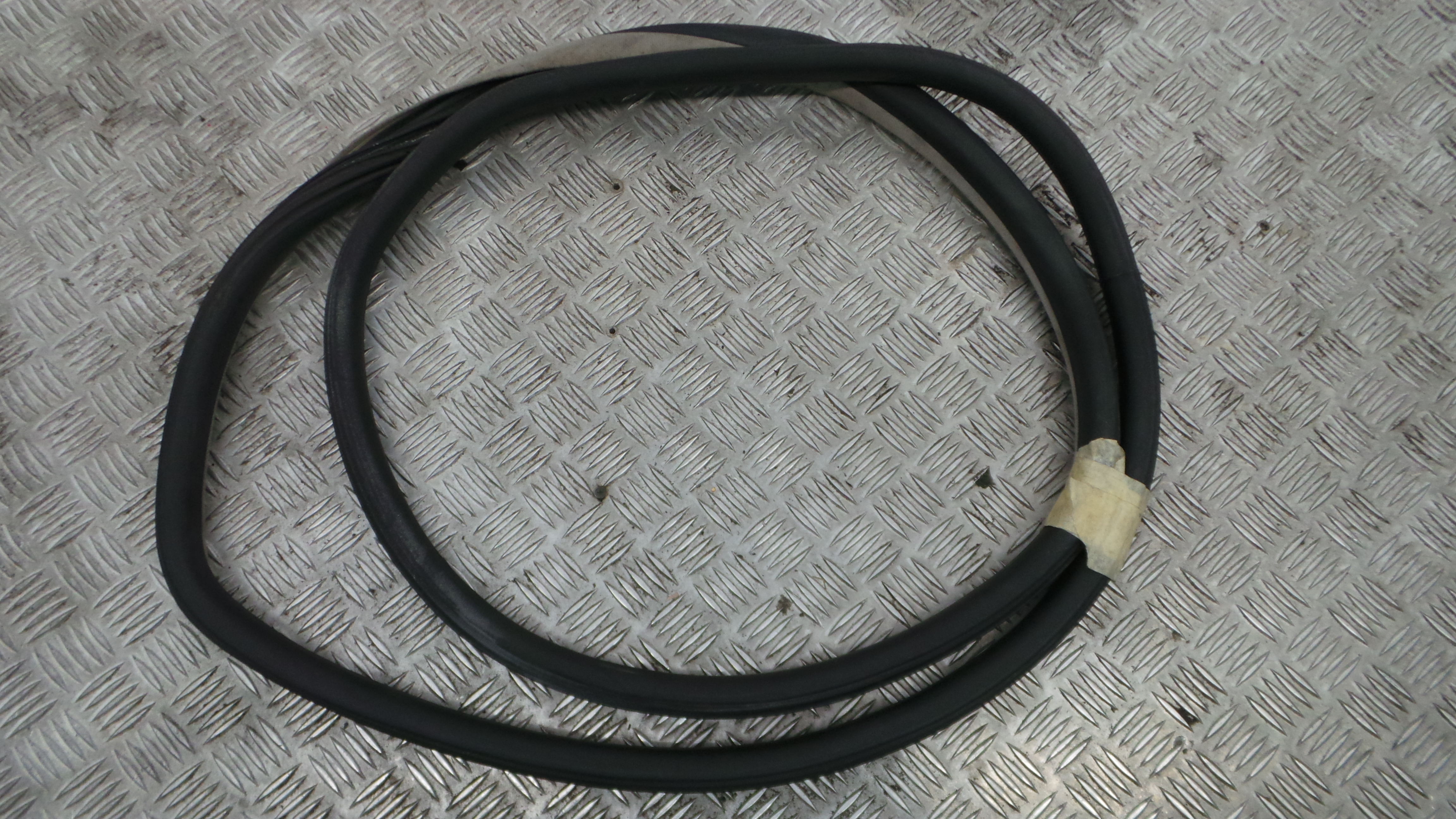 Borracha Porta Tras Esquerda 1J6867367C - VW GOLF IV (1J1), GOLF Mk IV (1J1)-36430477