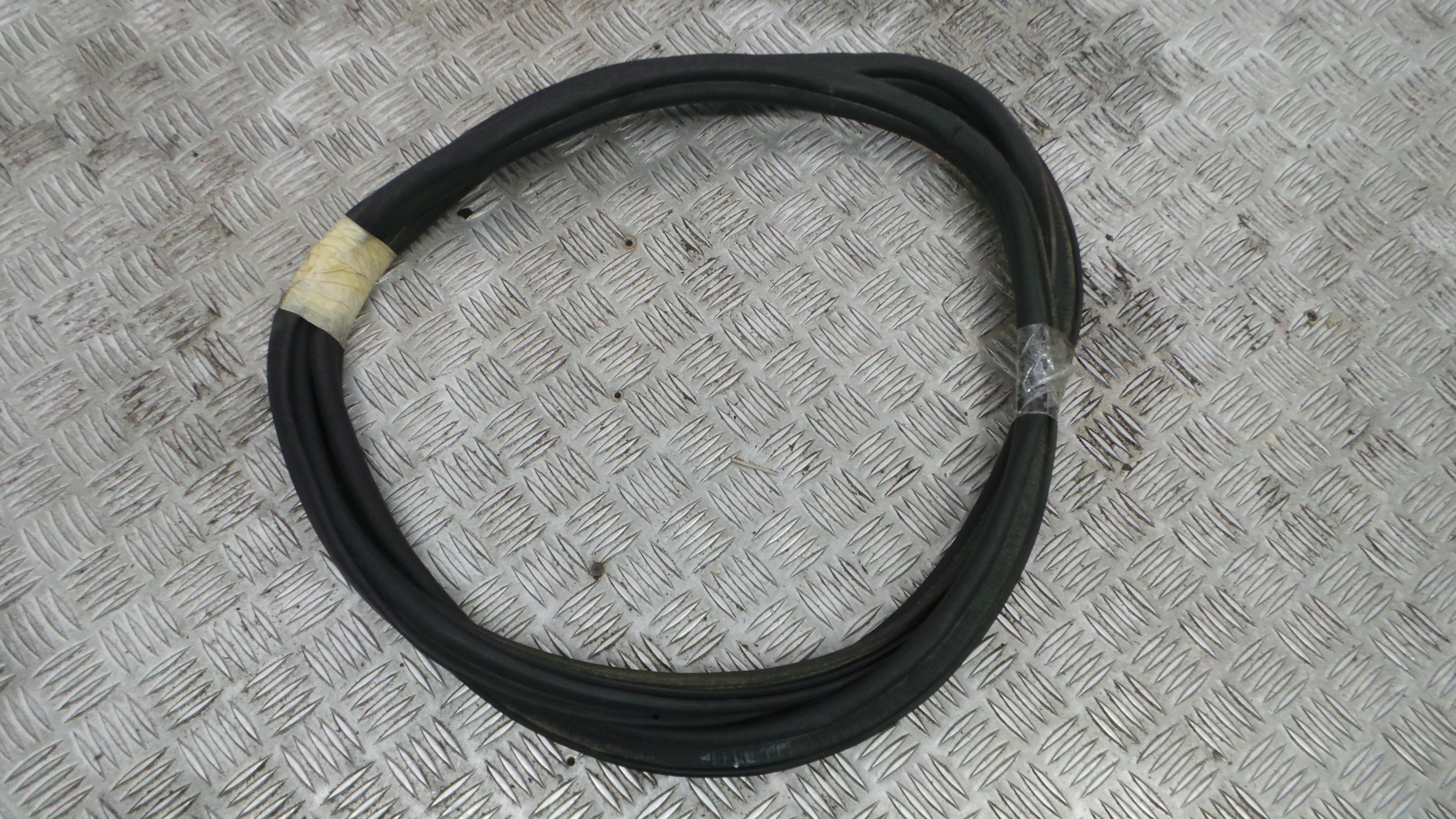 Borracha Mala 8E5827705E - AUDI A4 B6 (8E2)-36430480