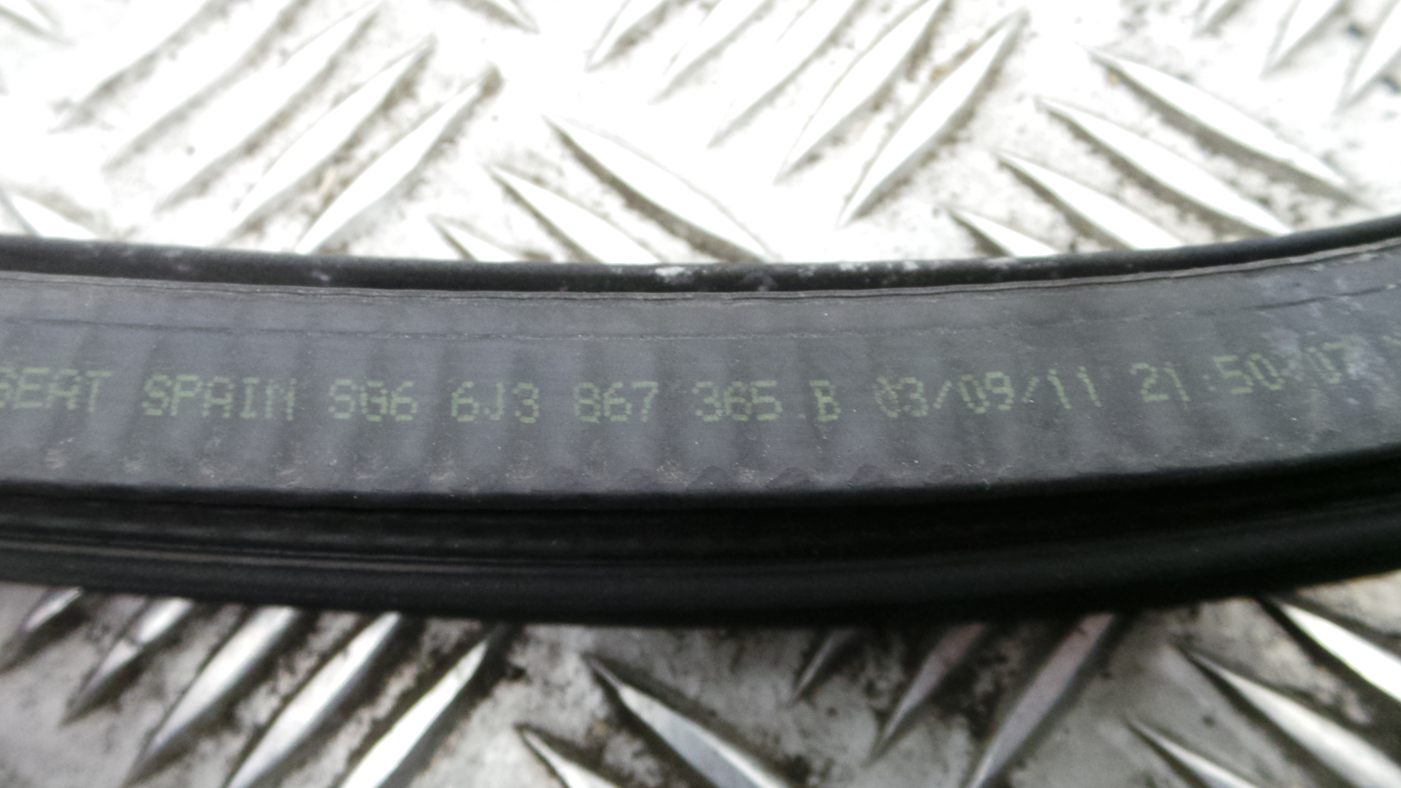 Borracha Porta Direita 6J3867365B - SEAT IBIZA IV (6J5, 6P1), IBIZA Mk IV (6J5, 6P1)-36430858