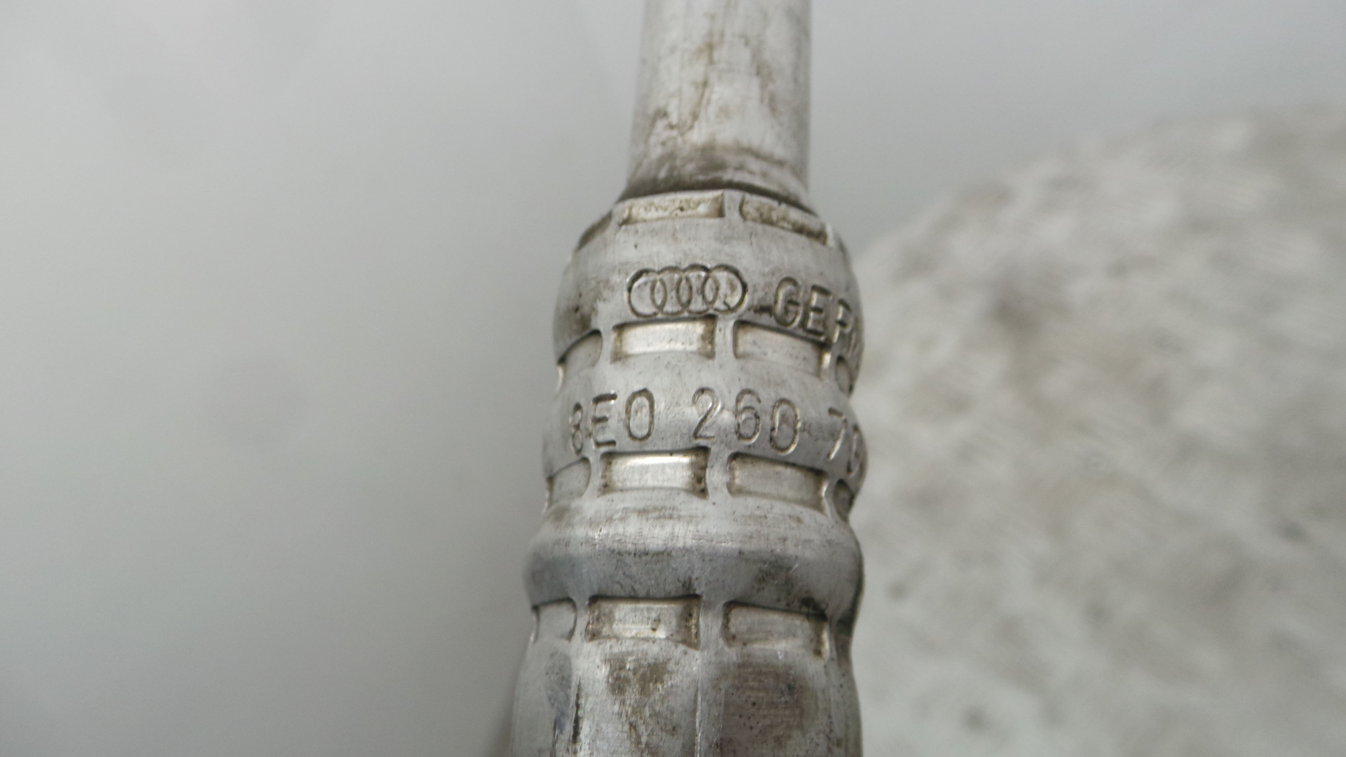 Tubo Ar Condicionado 8E0260701BD - AUDI A4 B6 (8E2)-36431170