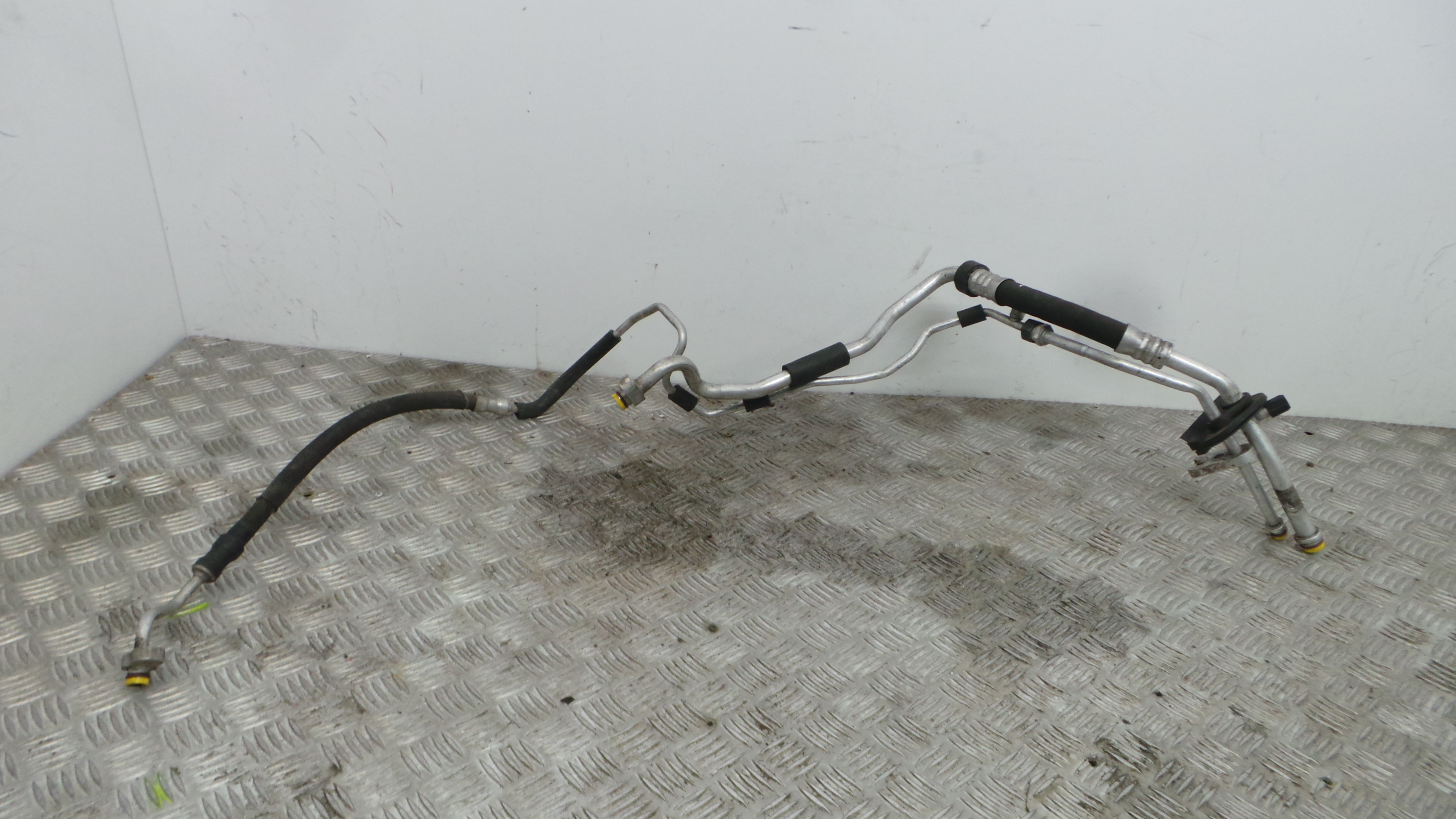 Tubo Ar Condicionado 8L1266712AJ - AUDI A4 B7 (8EC)-36431349 Tubo Ar Condicionado 8L1266712AJ - AUDI A4 B7 (8EC)-36431349