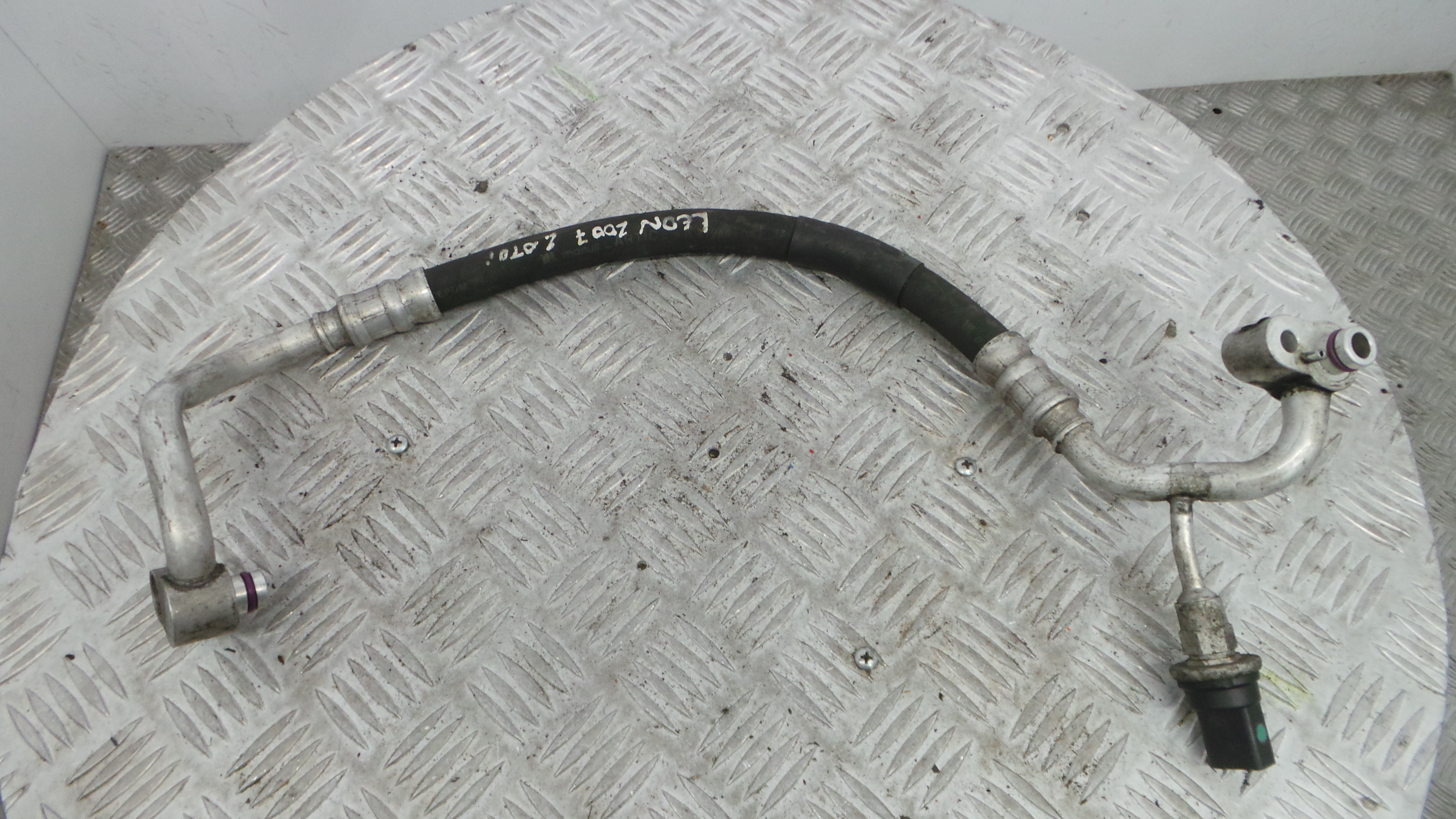 Tubo Ar Condicionado 1K0820721BN - SEAT LEON (1P1)-36435539