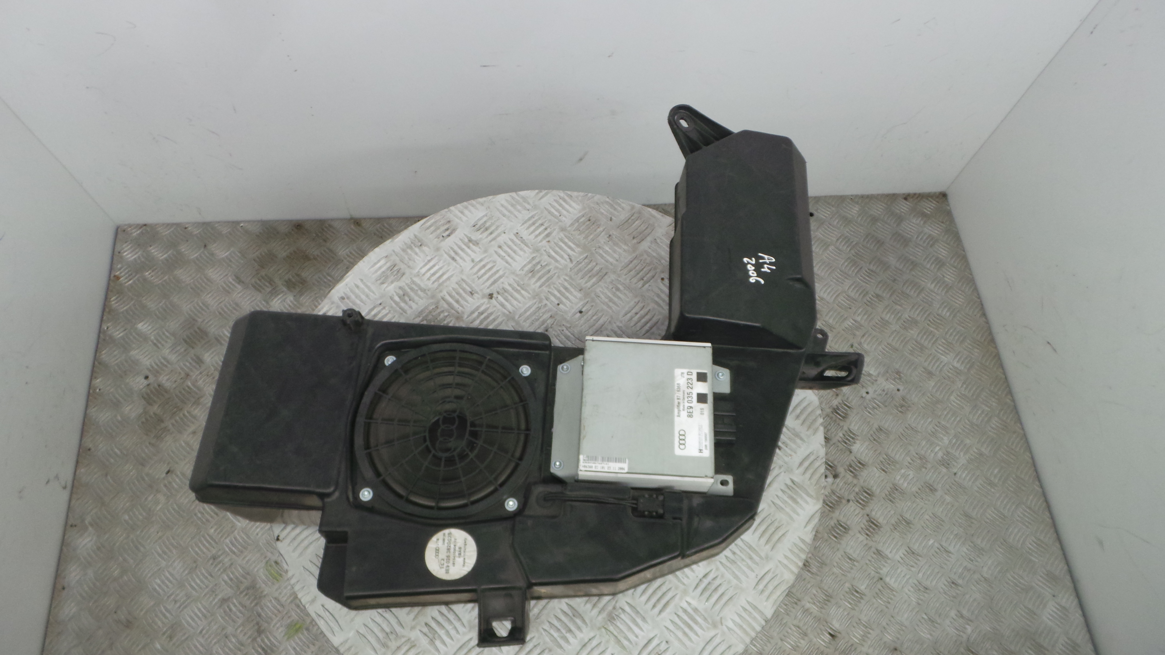 Subwoofers 8E9035382D - AUDI A4 B7 (8EC)-36435792