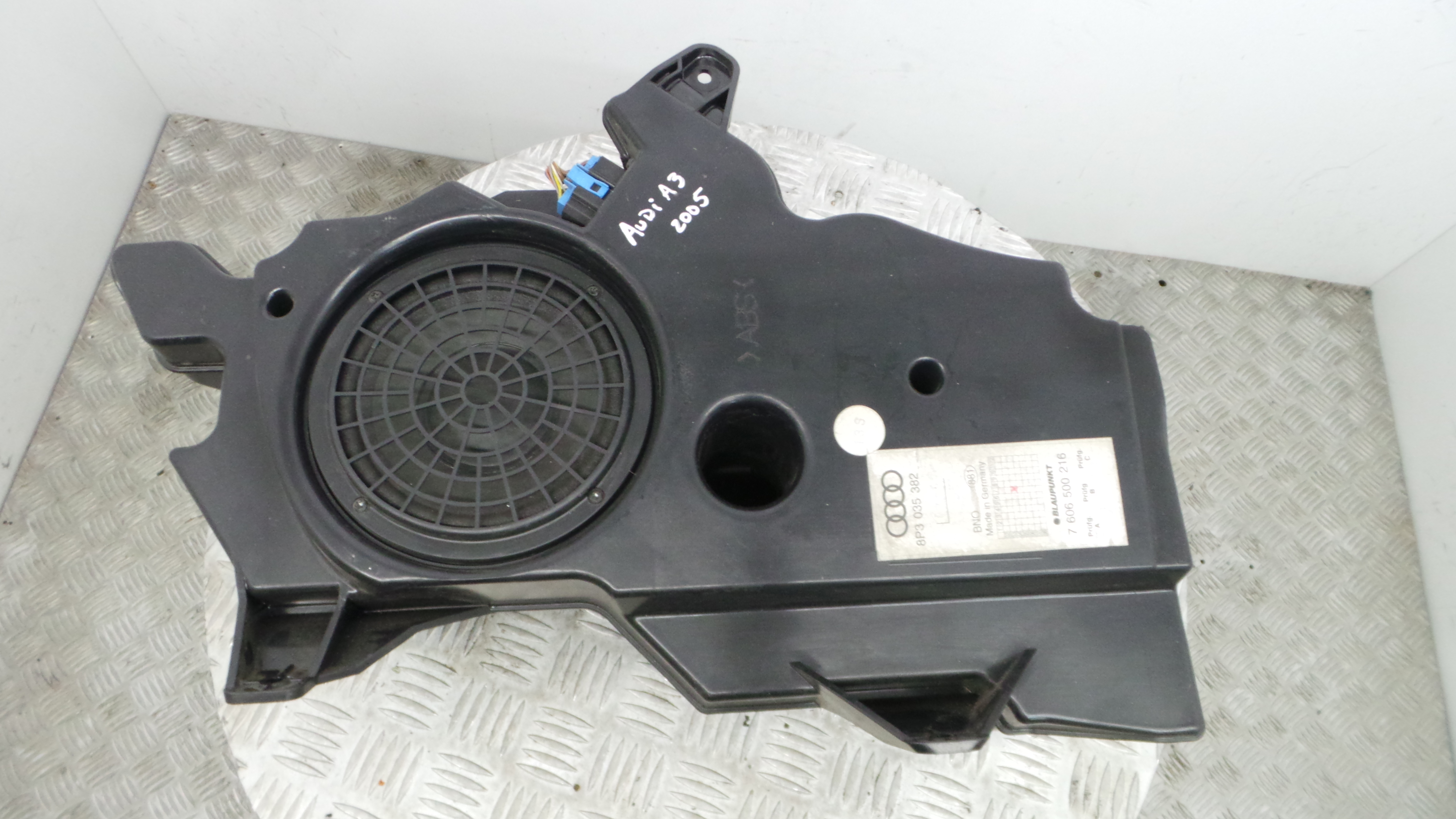 Subwoofers 8P3035382 - AUDI A3 (8P1)-36435799