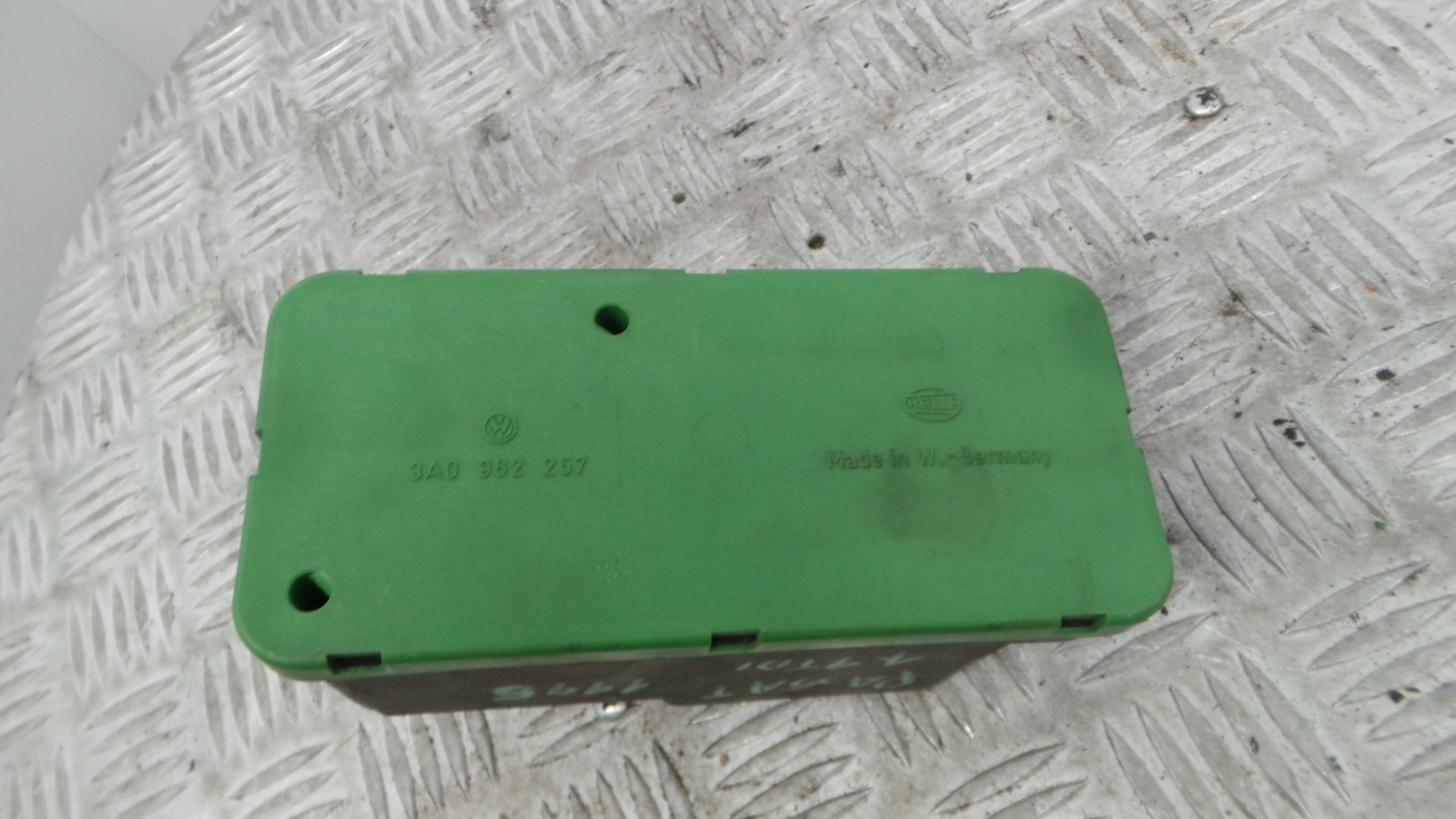 Compressor / Bomba Fecho Central 3A0962257 - VW PASSAT B3/B4 (3A2, 35I)-36436035
