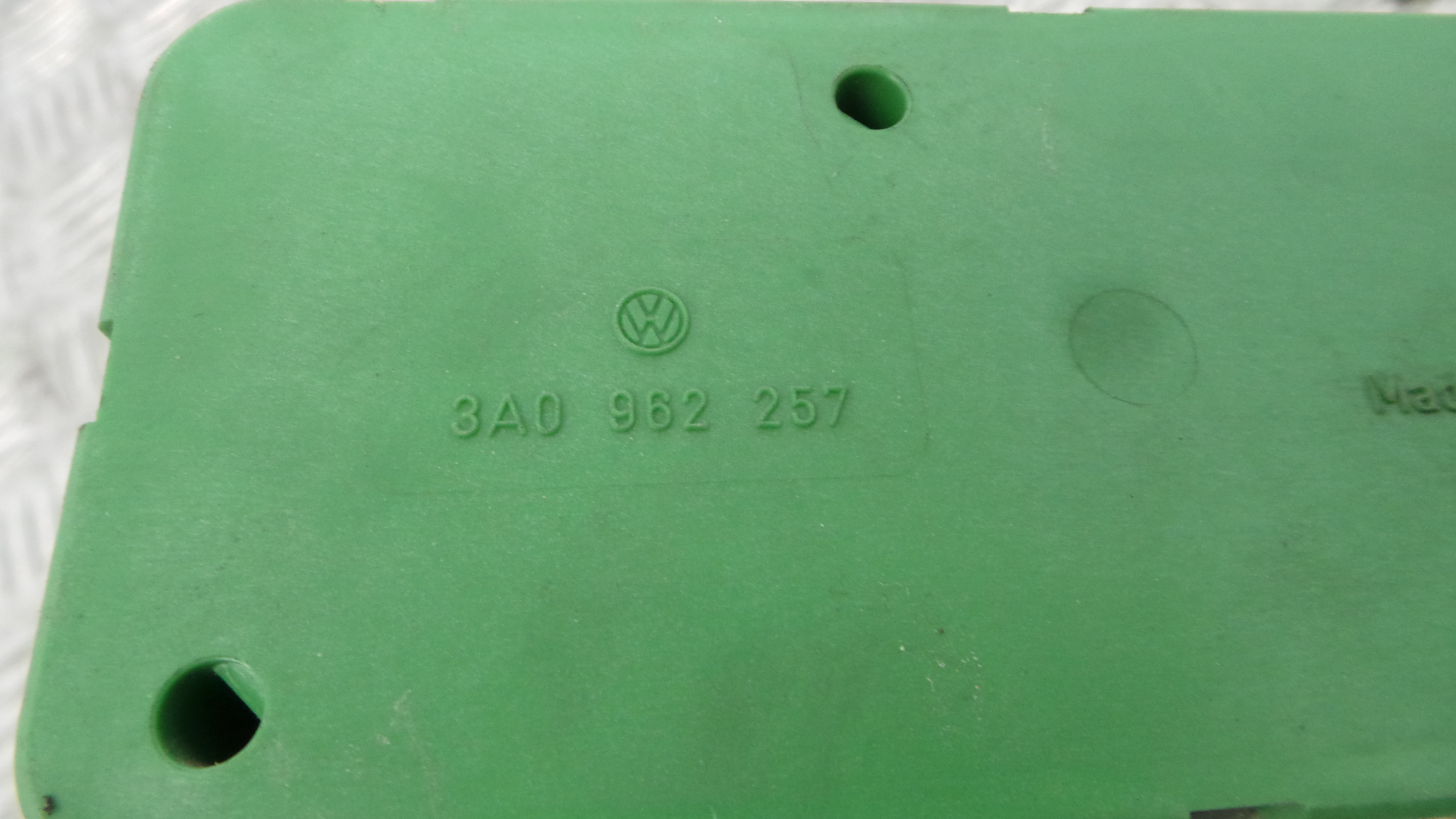 Compressor / Bomba Fecho Central 3A0962257 - VW PASSAT B3/B4 (3A2, 35I)-36436035