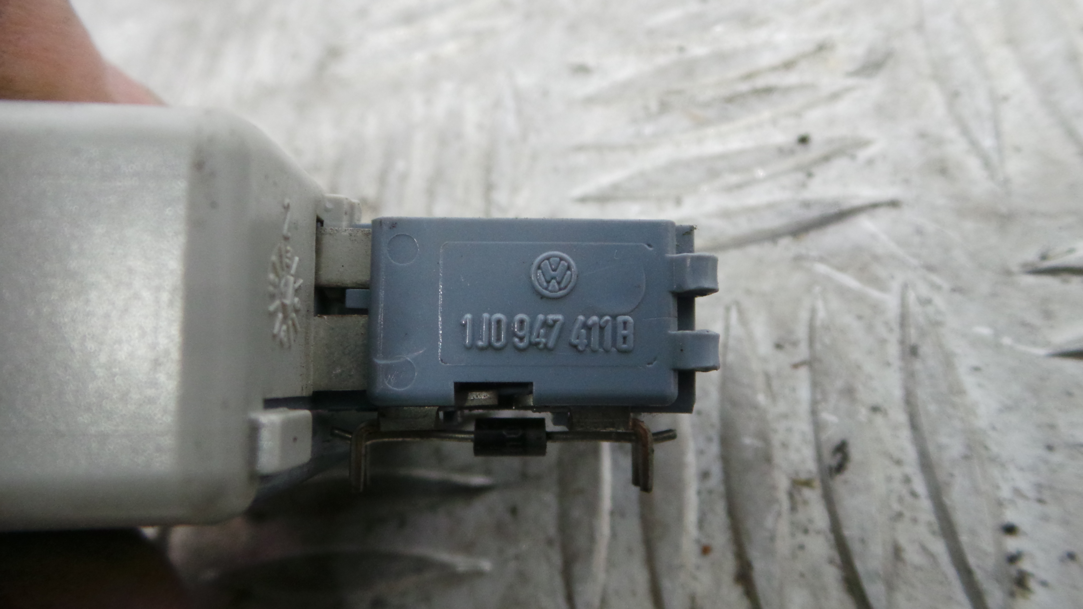 Luz Interior 1J0947411B - VW BORA I (1J2)-36439440