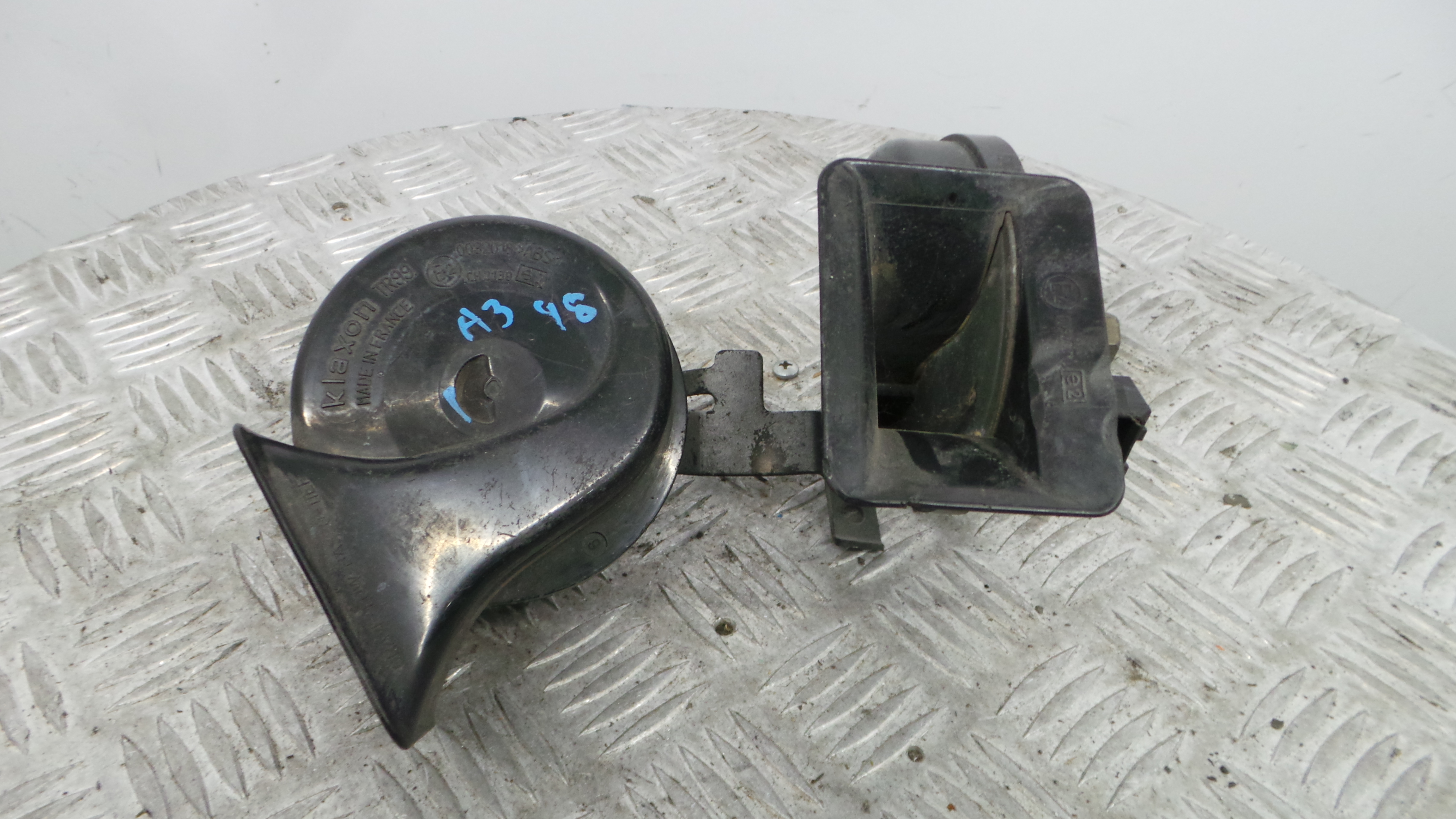 Buzina KLAXON TR99 - AUDI A3 (8L1)-36439461 Buzina KLAXON TR99 - AUDI A3 (8L1)-36439461