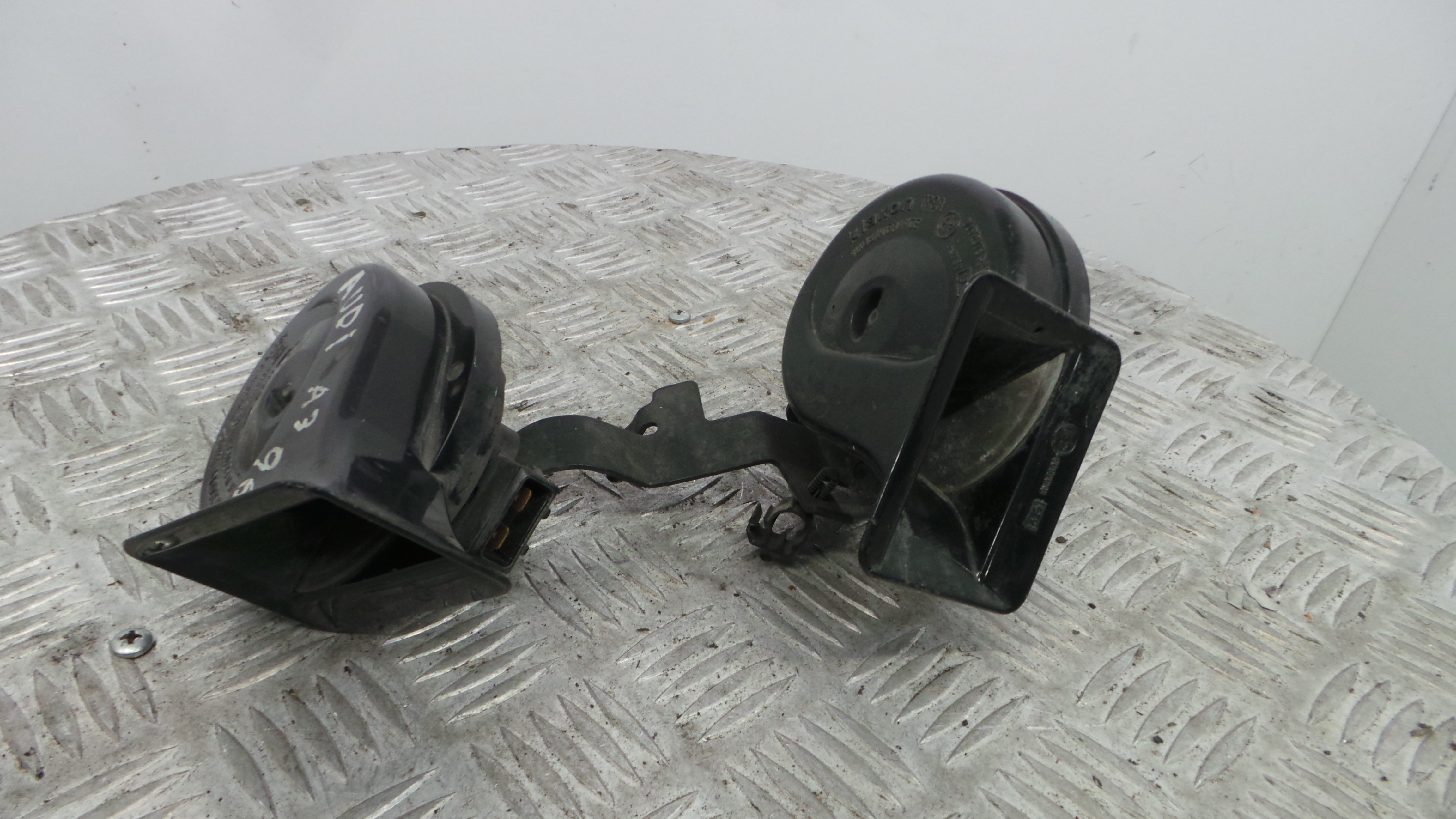 Buzina KLAXON TR99 - AUDI A3 (8L1)-36439464 Buzina KLAXON TR99 - AUDI A3 (8L1)-36439464