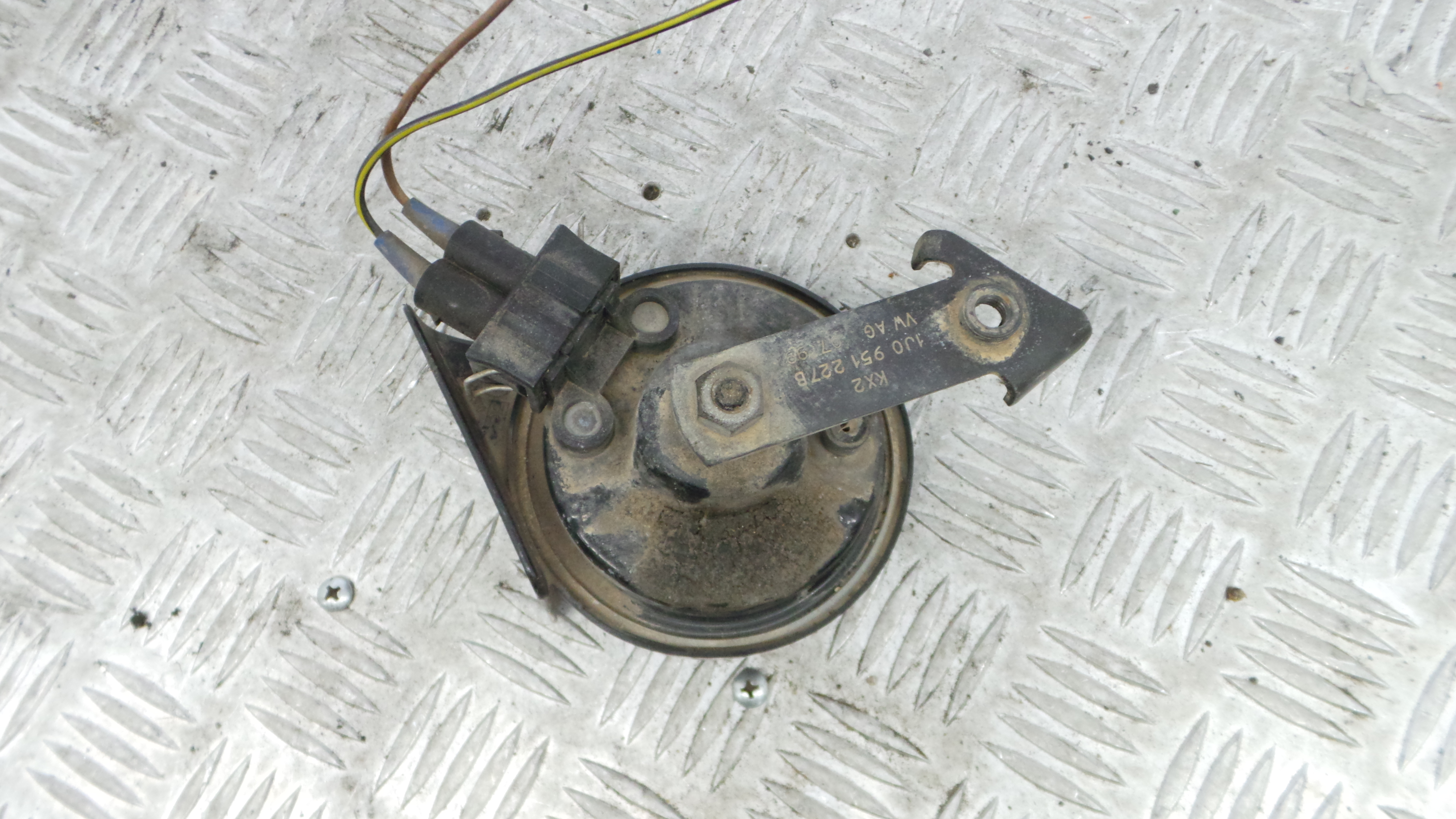 Buzina 1J0951227B - VW GOLF IV (1J1), GOLF Mk IV (1J1)-36439473