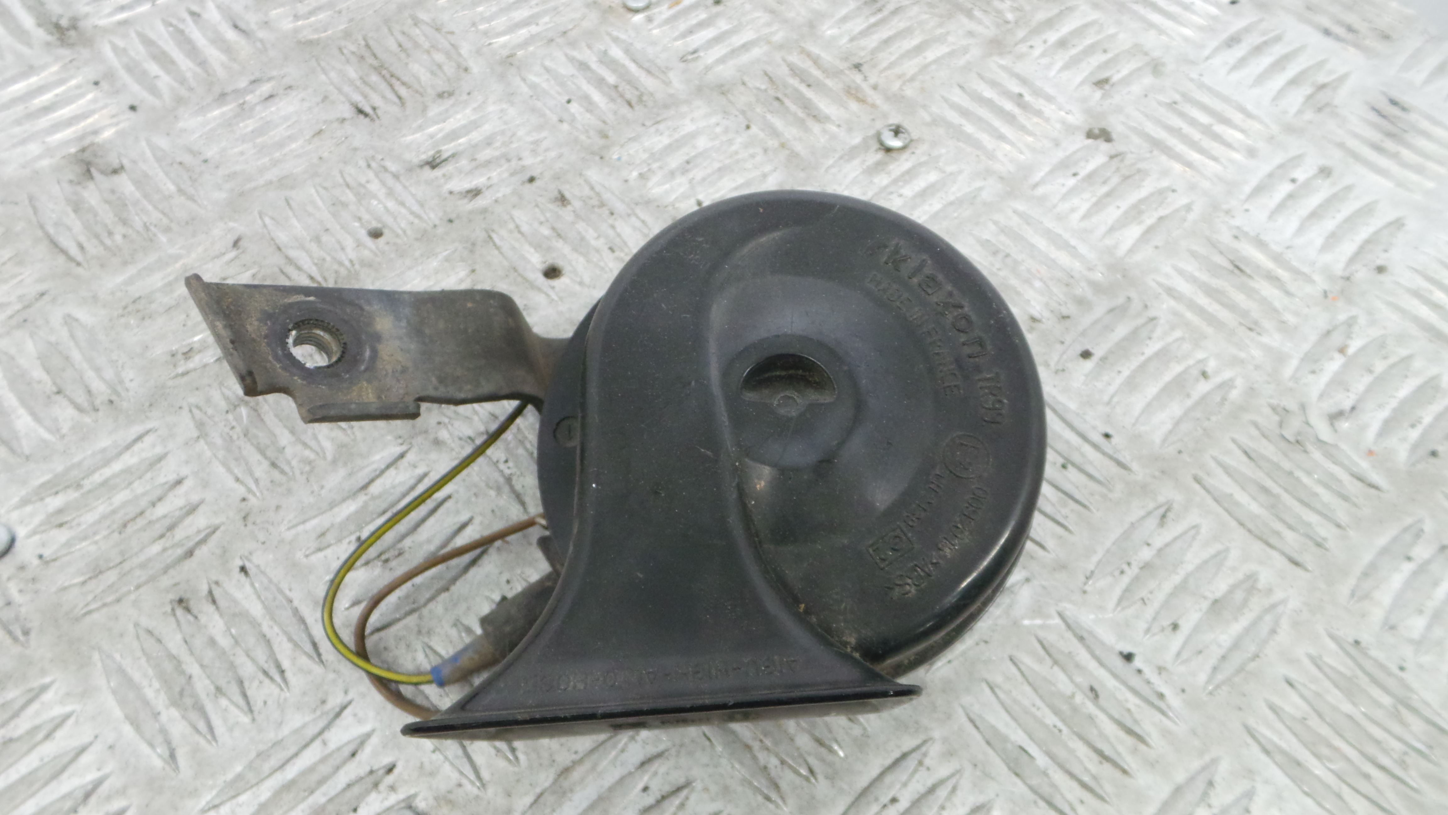 Buzina 1J0951182A - VW GOLF IV (1J1), GOLF Mk IV (1J1)-36439487 Buzina 1J0951182A - VW GOLF IV (1J1), GOLF Mk IV (1J1)-36439487