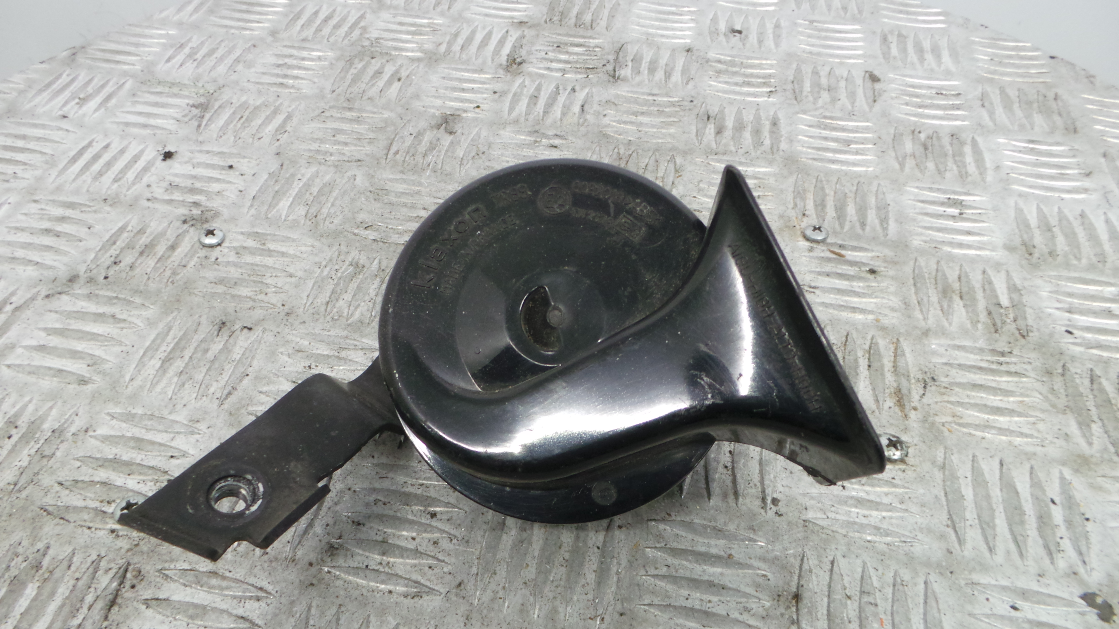 Buzina 1J0951182B - VW BORA I (1J2)-36439513 Buzina 1J0951182B - VW BORA I (1J2)-36439513