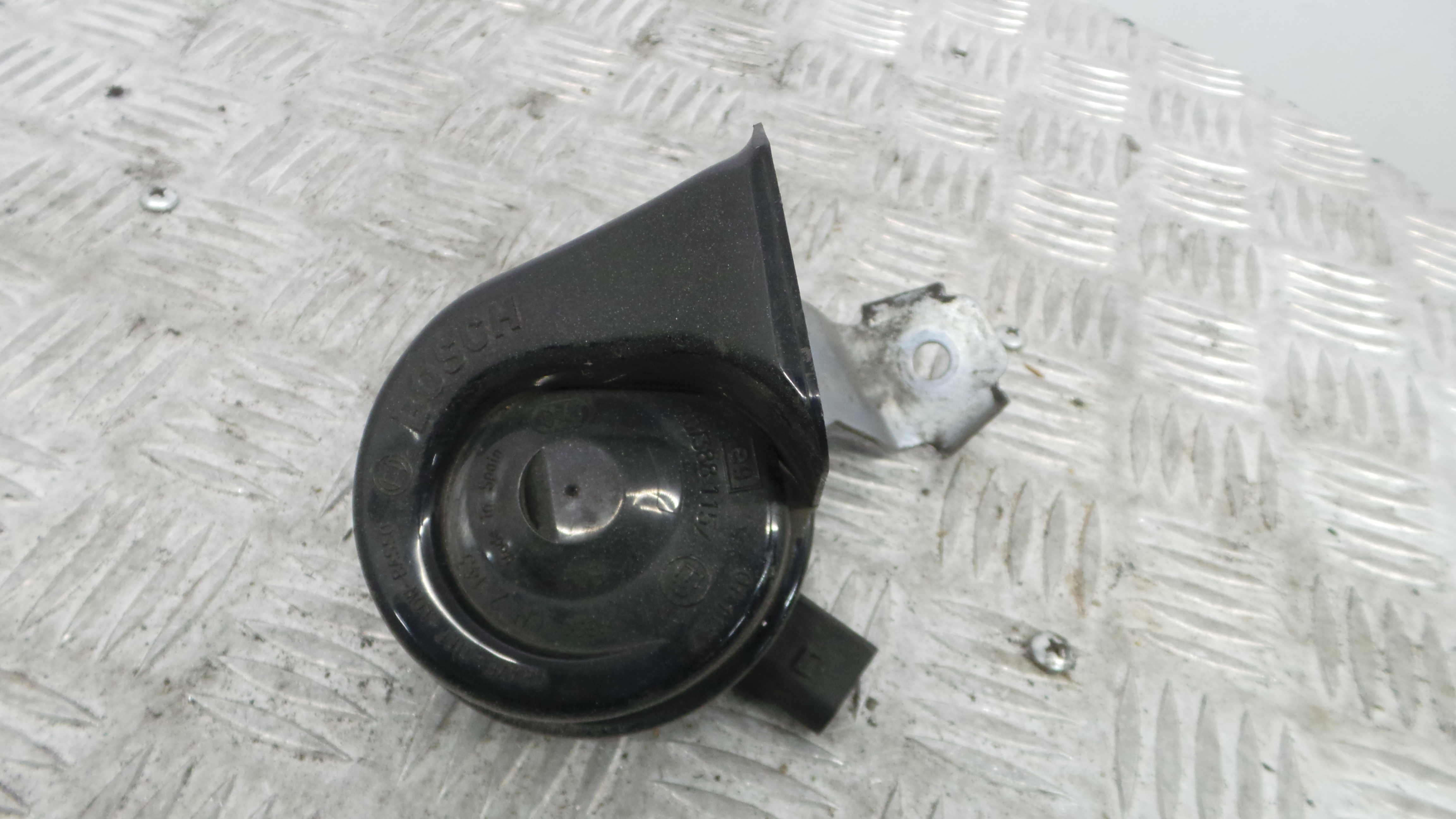 Buzina 1K0951182G - VW GOLF V (1K1)-36439531 Buzina 1K0951182G - VW GOLF V (1K1)-36439531