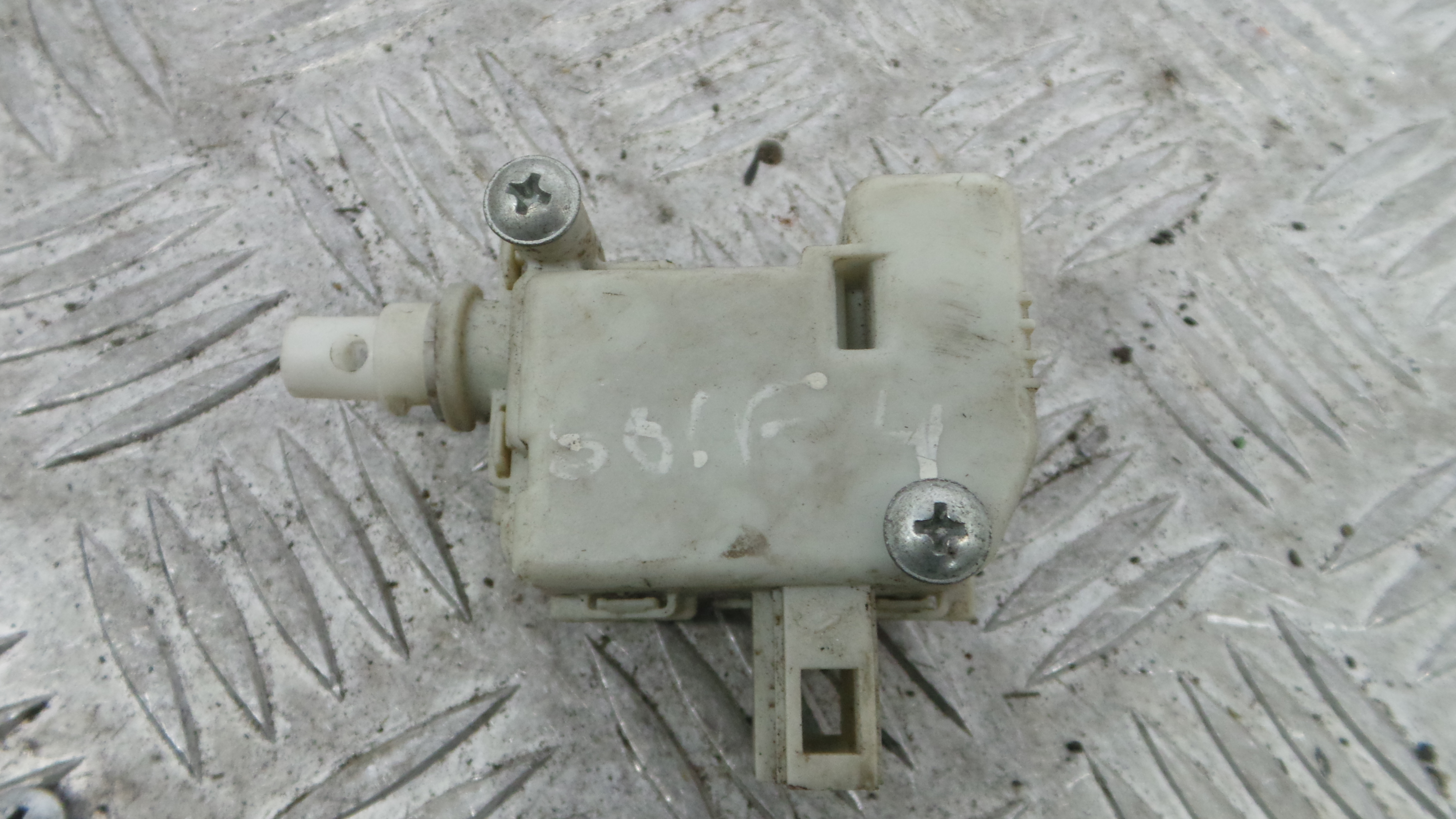 Pistola Fecho Central Mala 3B0959781B - VW GOLF IV (1J1), GOLF Mk IV (1J1)-36439600