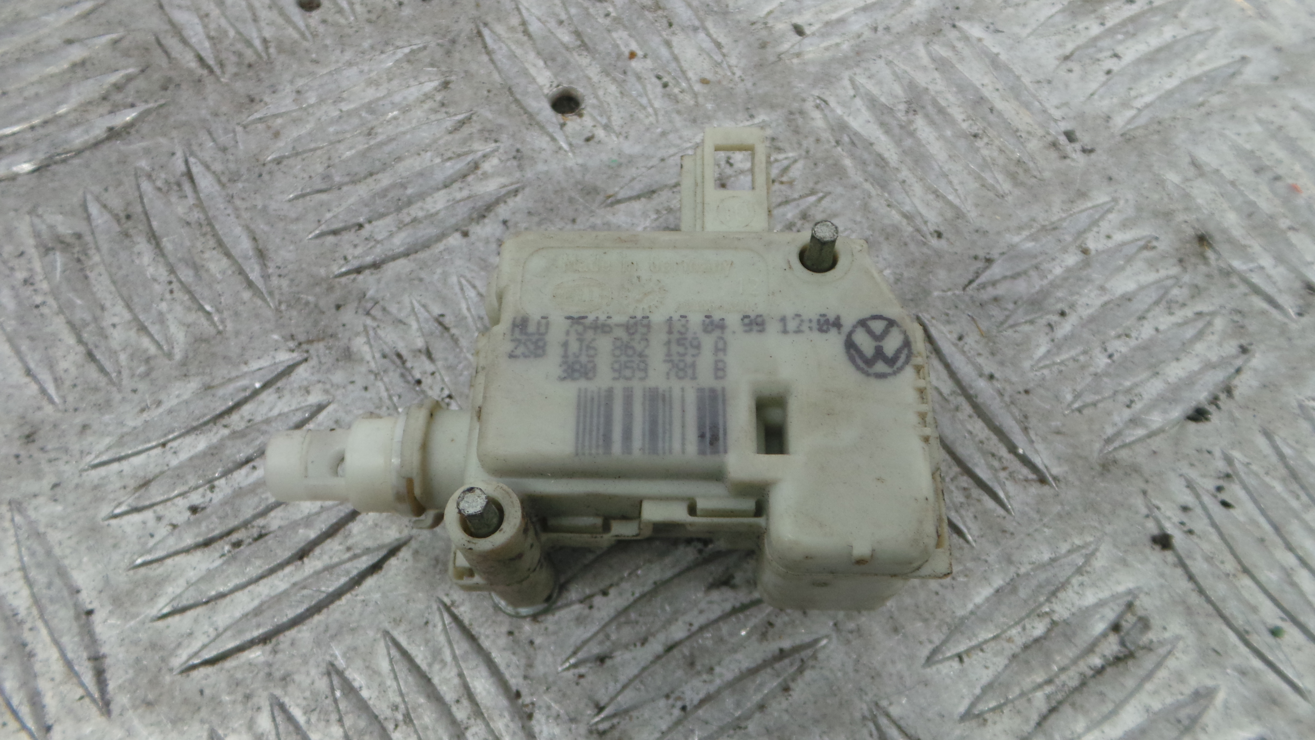 Pistola Fecho Central Mala 3B0959781B - VW GOLF IV (1J1), GOLF Mk IV (1J1)-36439600