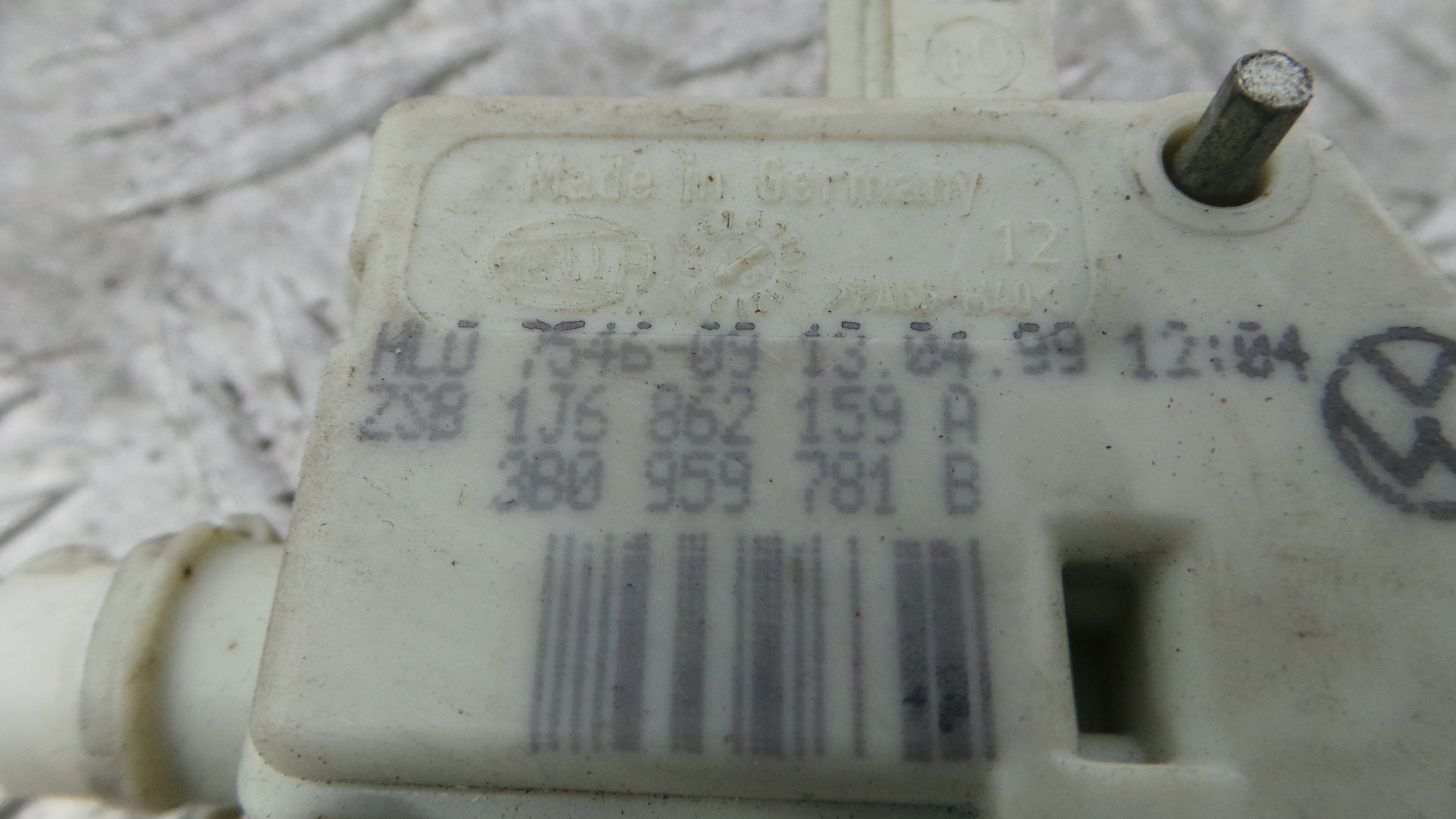 Pistola Fecho Central Mala 3B0959781B - VW GOLF IV (1J1), GOLF Mk IV (1J1)-36439600