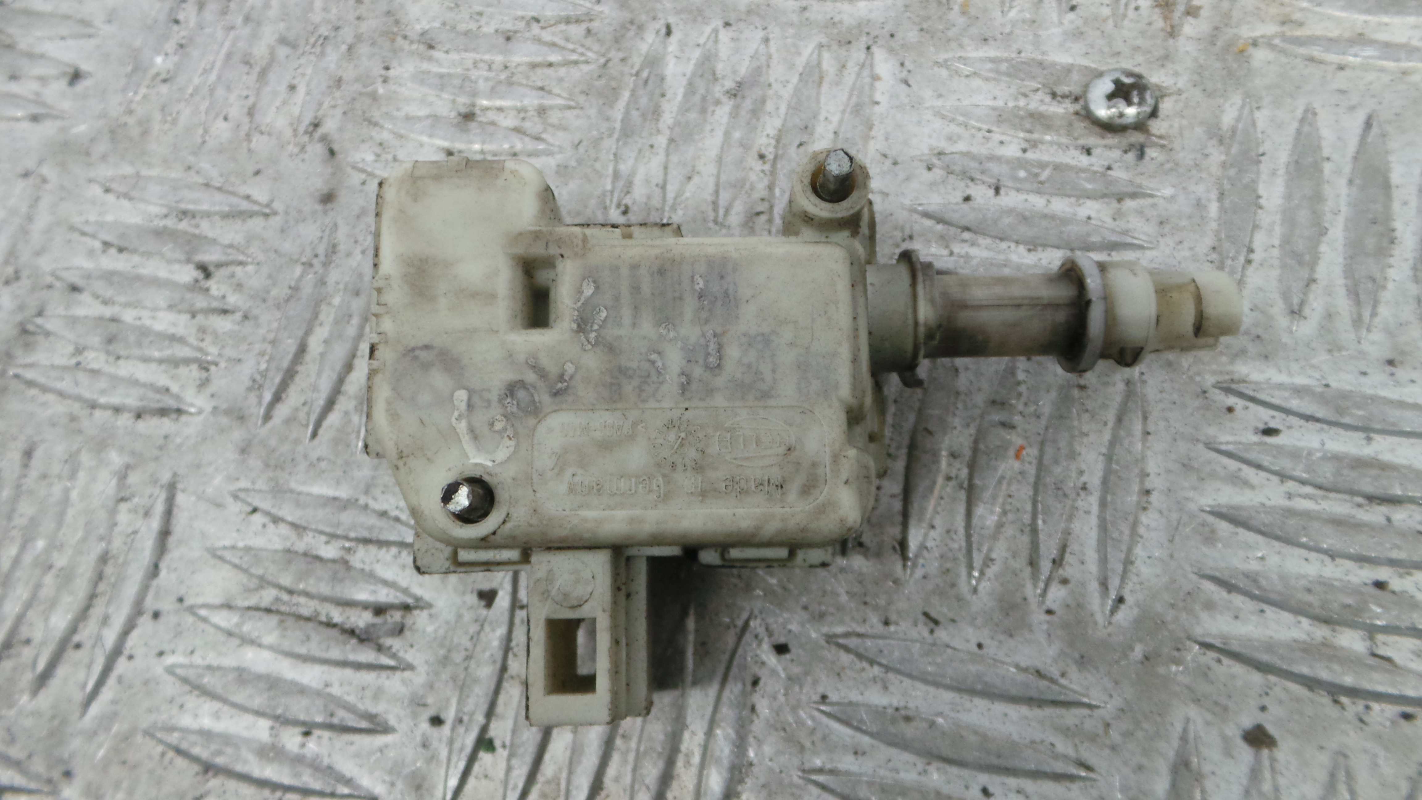 Pistola Fecho Central Mala 1J6862159A - VW GOLF IV (1J1), GOLF Mk IV (1J1)-36439634