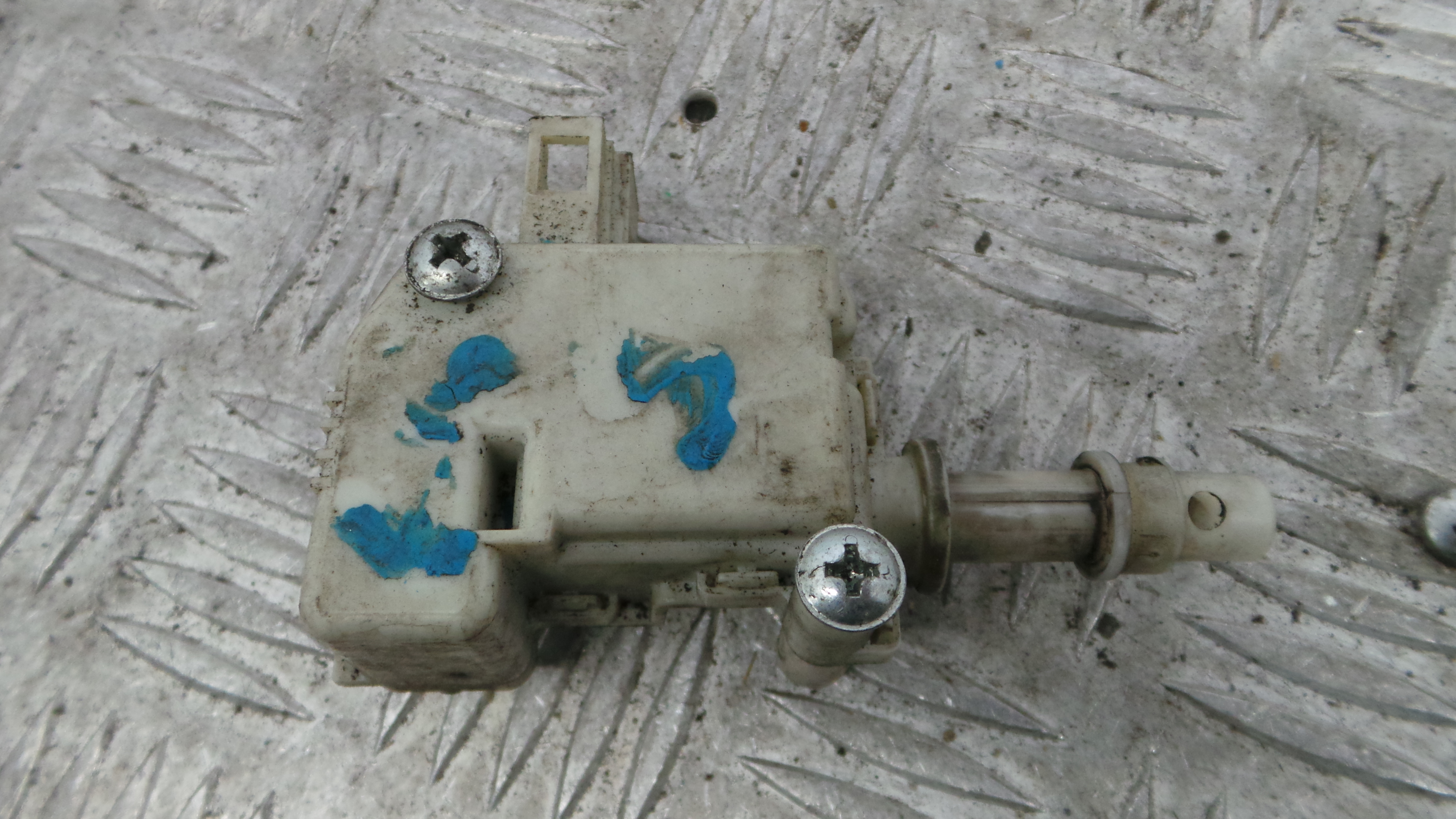 Pistola Fecho Central Mala 1J6862159A - VW GOLF IV (1J1), GOLF Mk IV (1J1)-36439634