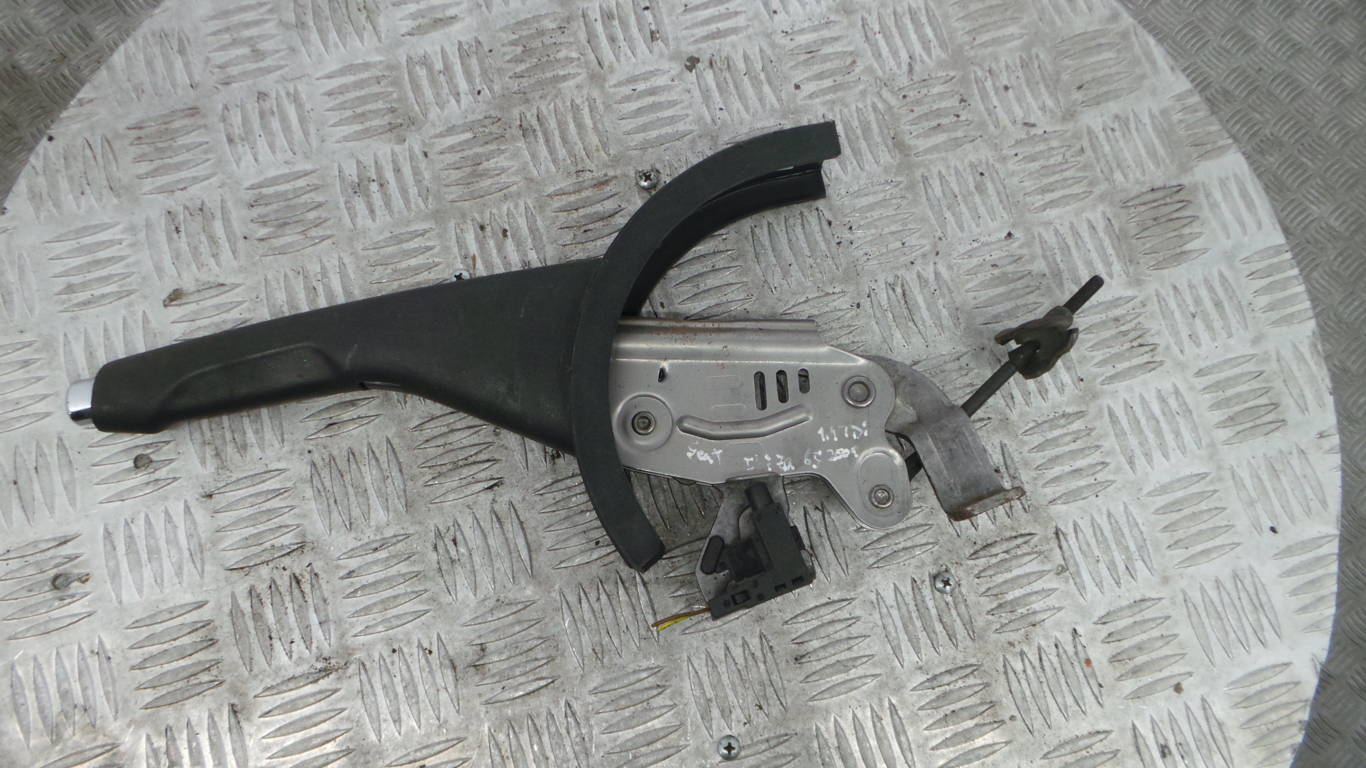 Travão de Mão  6Q0711303AL - SEAT IBIZA IV (6J5, 6P1), IBIZA Mk IV (6J5, 6P1)-36439714