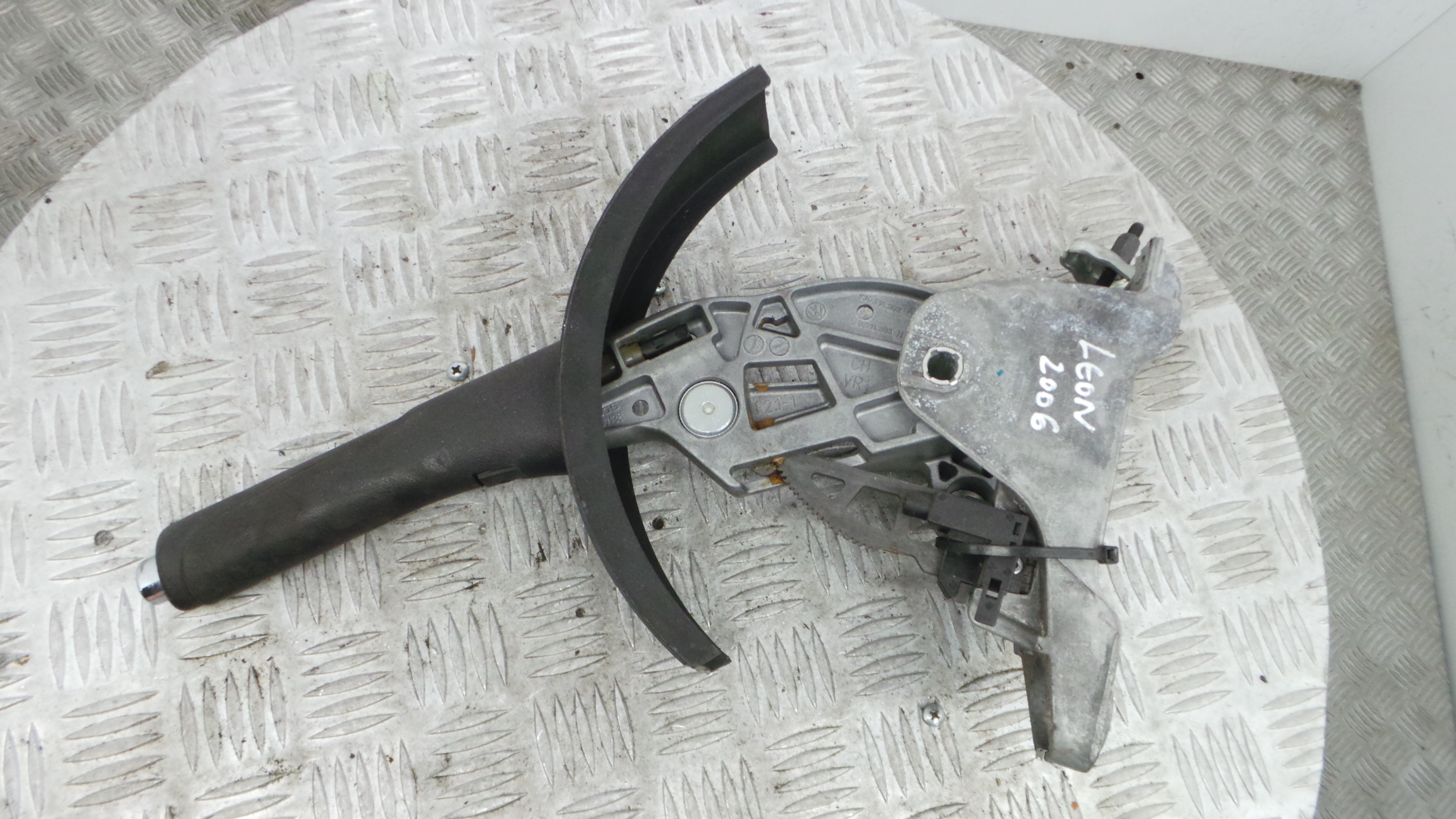 Travão de Mão  8J0711303A - SEAT LEON (1P1)-36439721