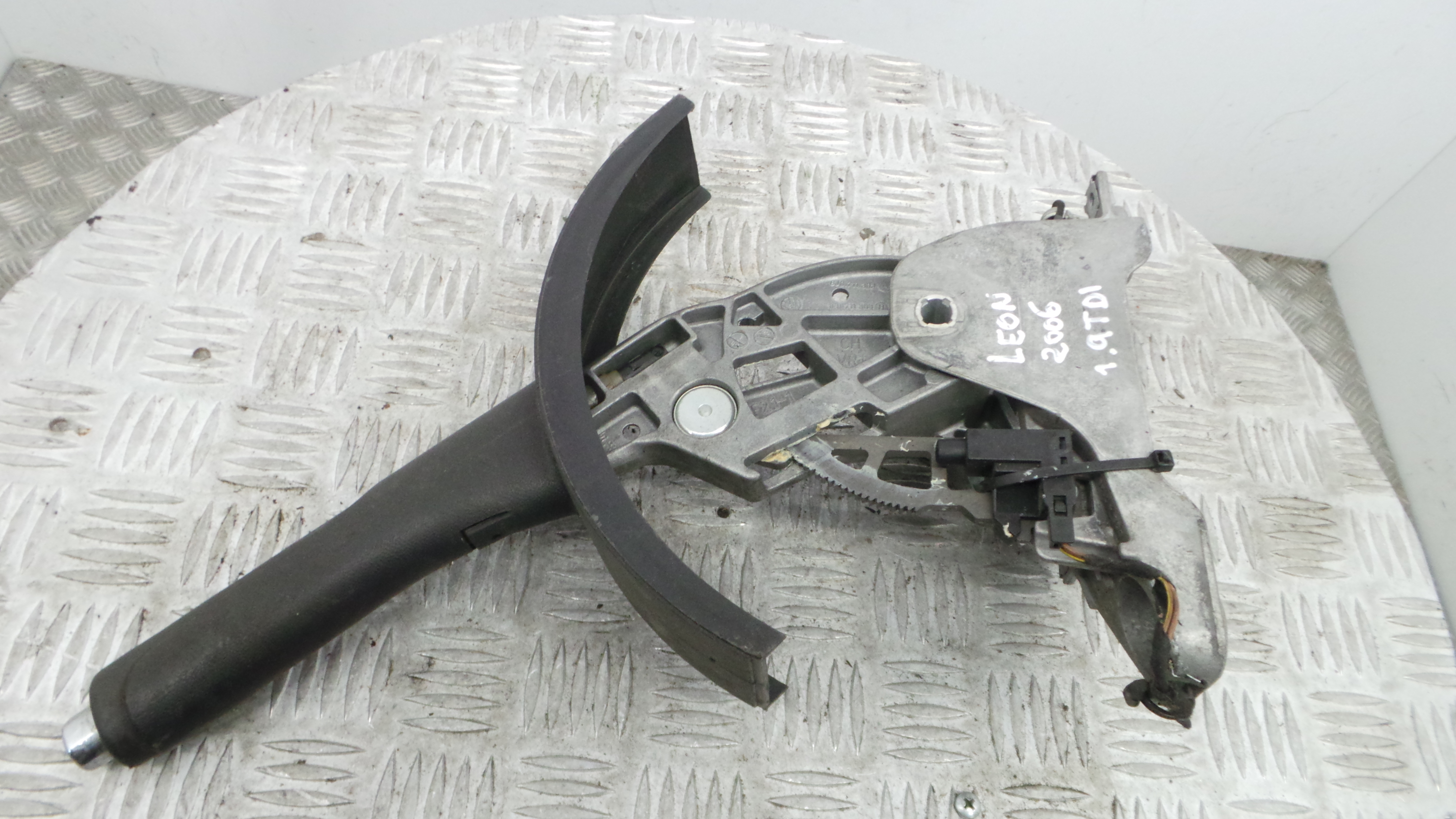 Travão de Mão  8J0711303A - SEAT LEON (1P1)-36439724