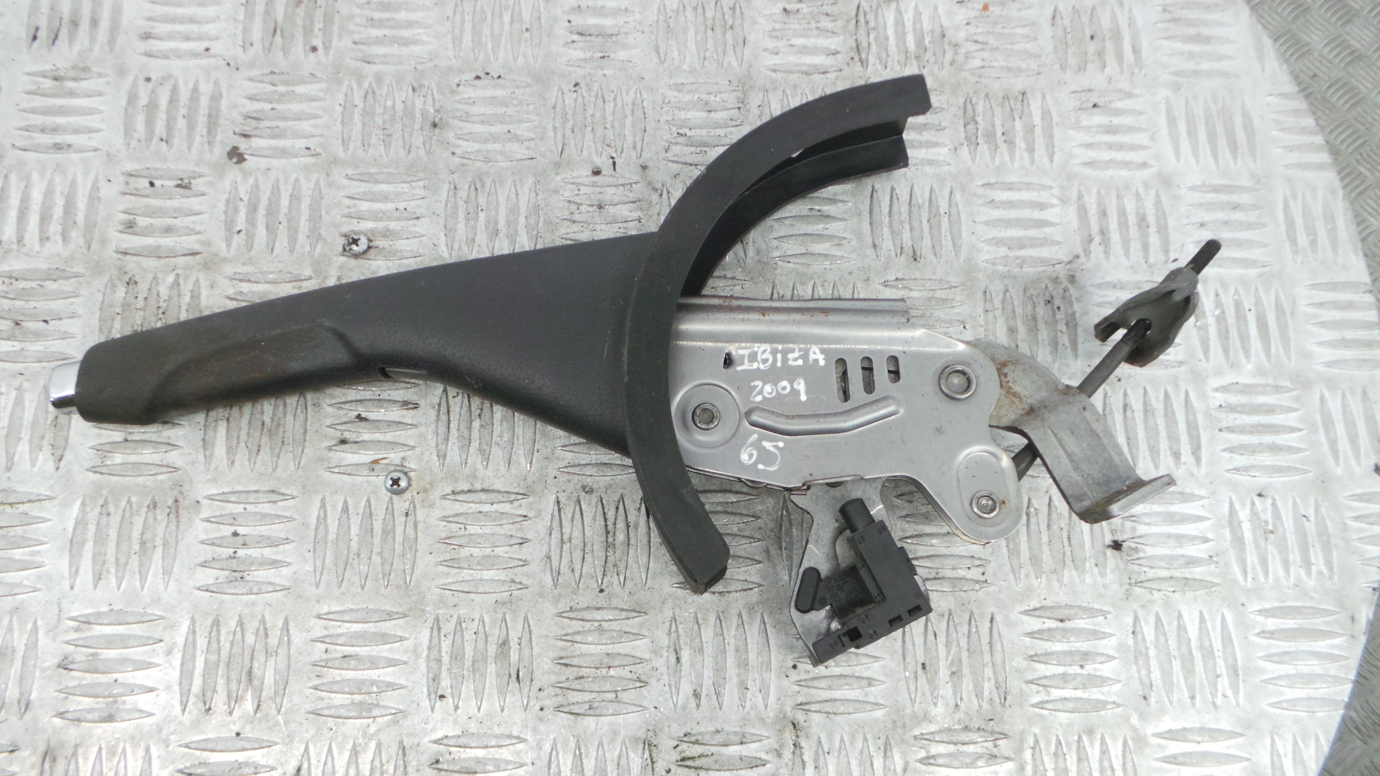 Travão de Mão  6Q0711303AL - SEAT IBIZA IV (6J5, 6P1), IBIZA Mk IV (6J5, 6P1)-36439749