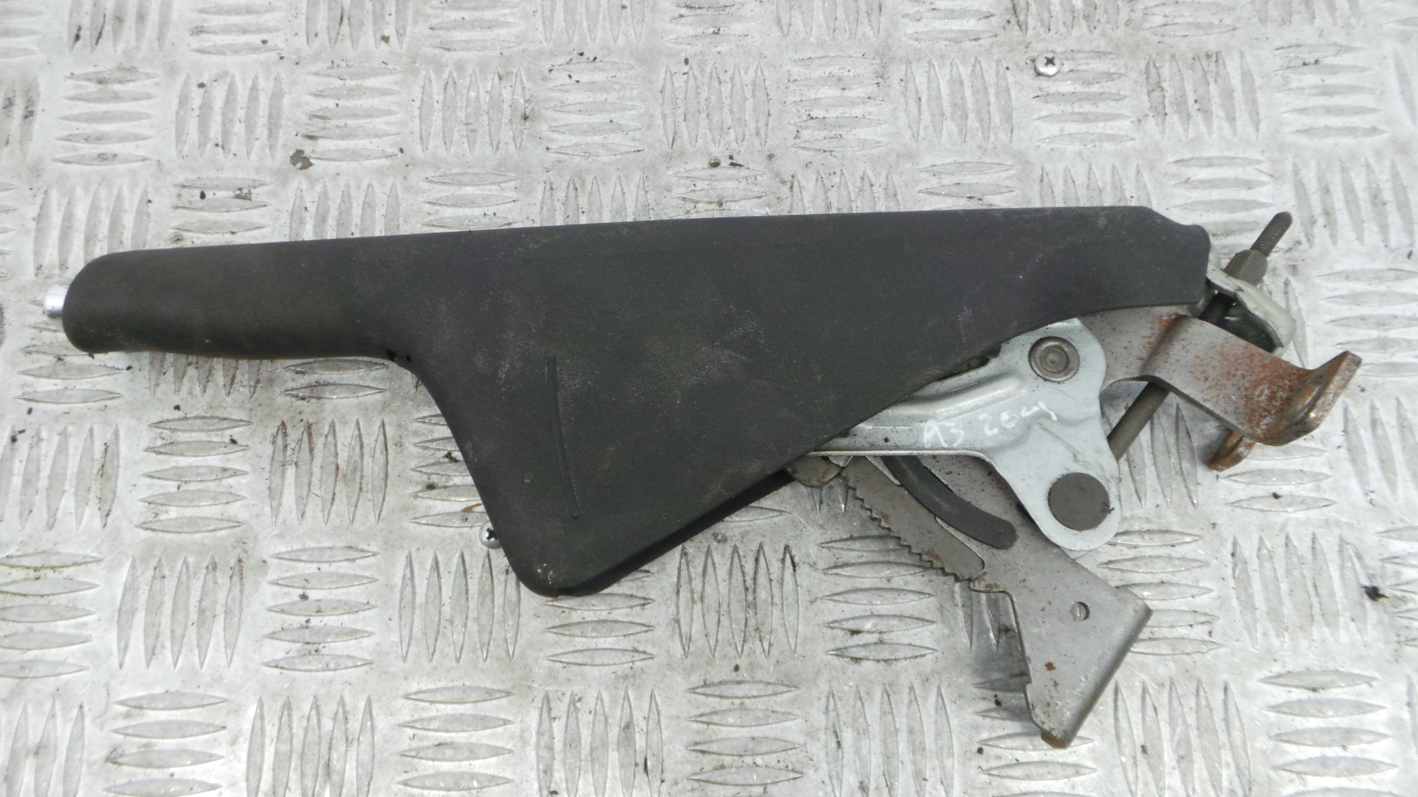 Travão de Mão  8L0711303 - AUDI A3 (8L1)-36439761 Travão de Mão  8L0711303 - AUDI A3 (8L1)-36439761