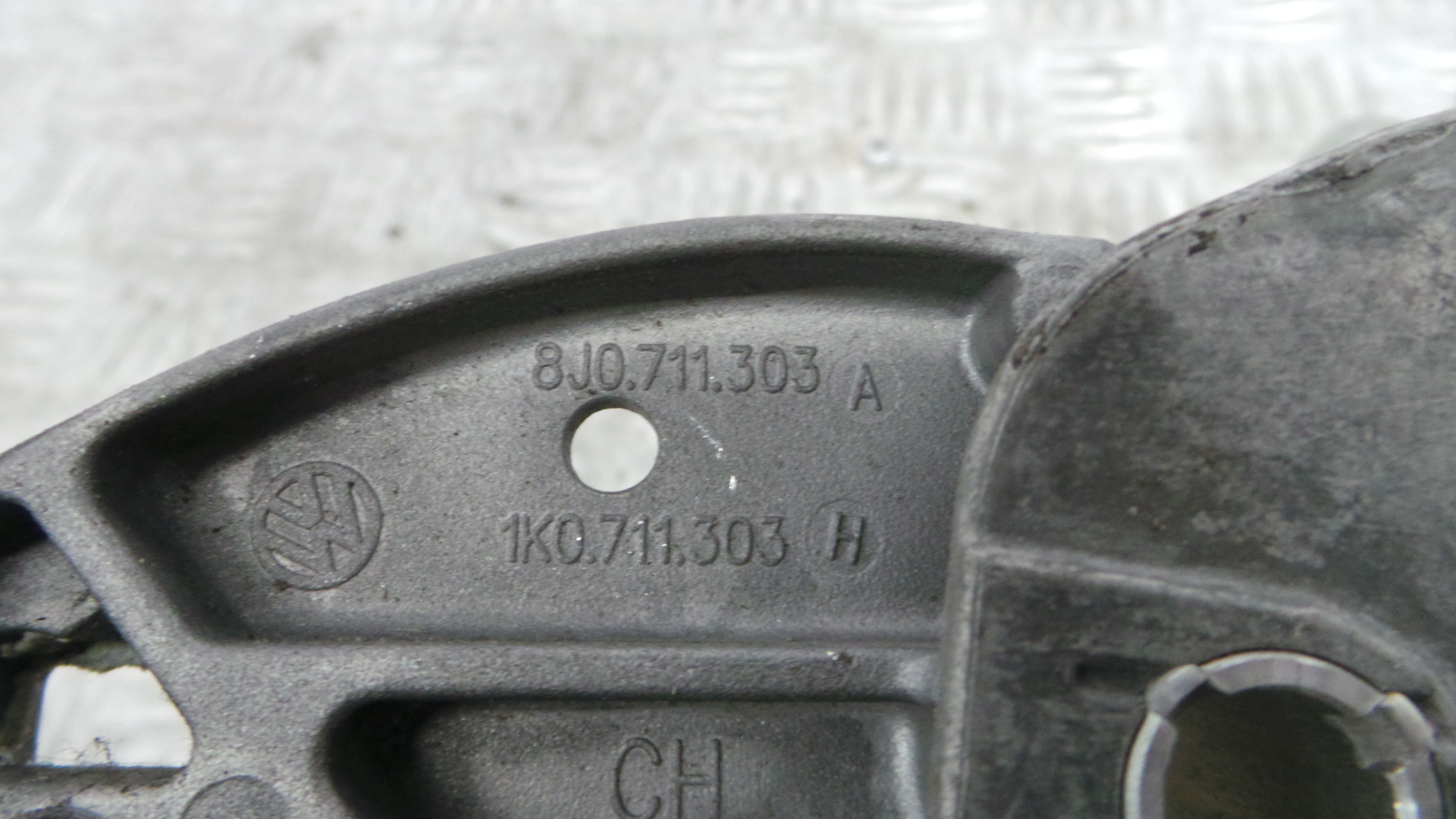 Travão de Mão 8J0711303A - VW GOLF V (1K1)-36439786