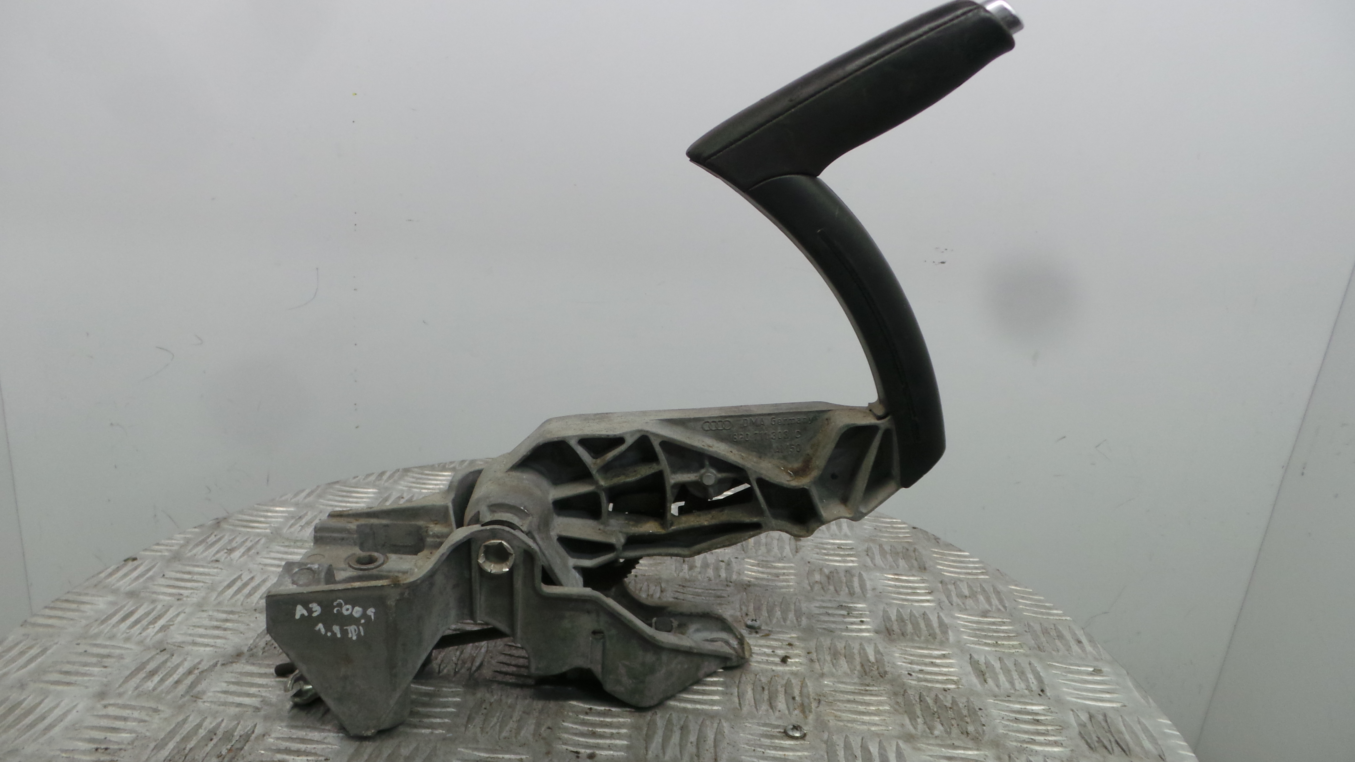 Travão de Mão  8P0711303C - AUDI A3 (8P1)-36439793