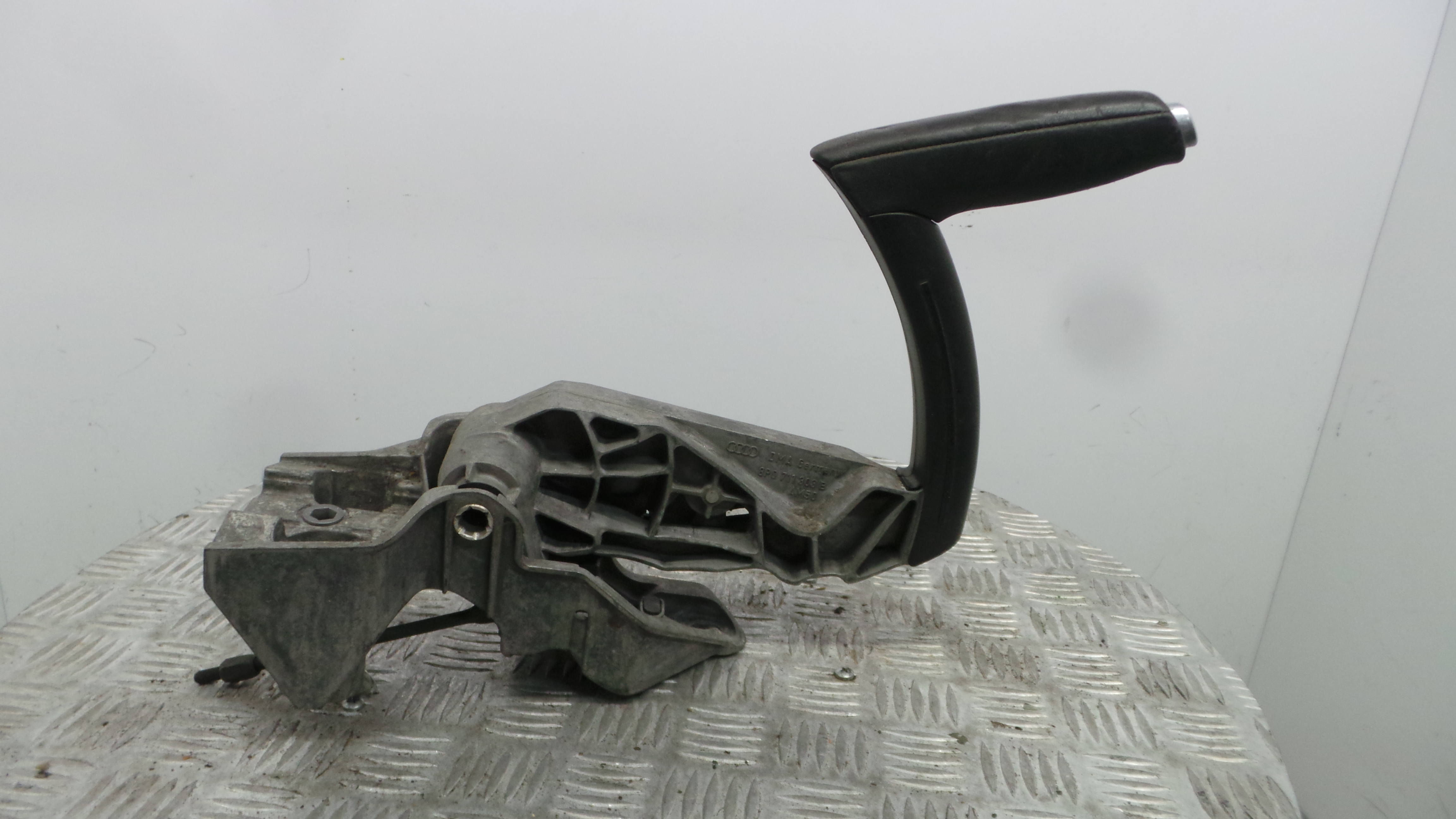 Travão de Mão  8P0711303B - AUDI A3 (8P1)-36439801