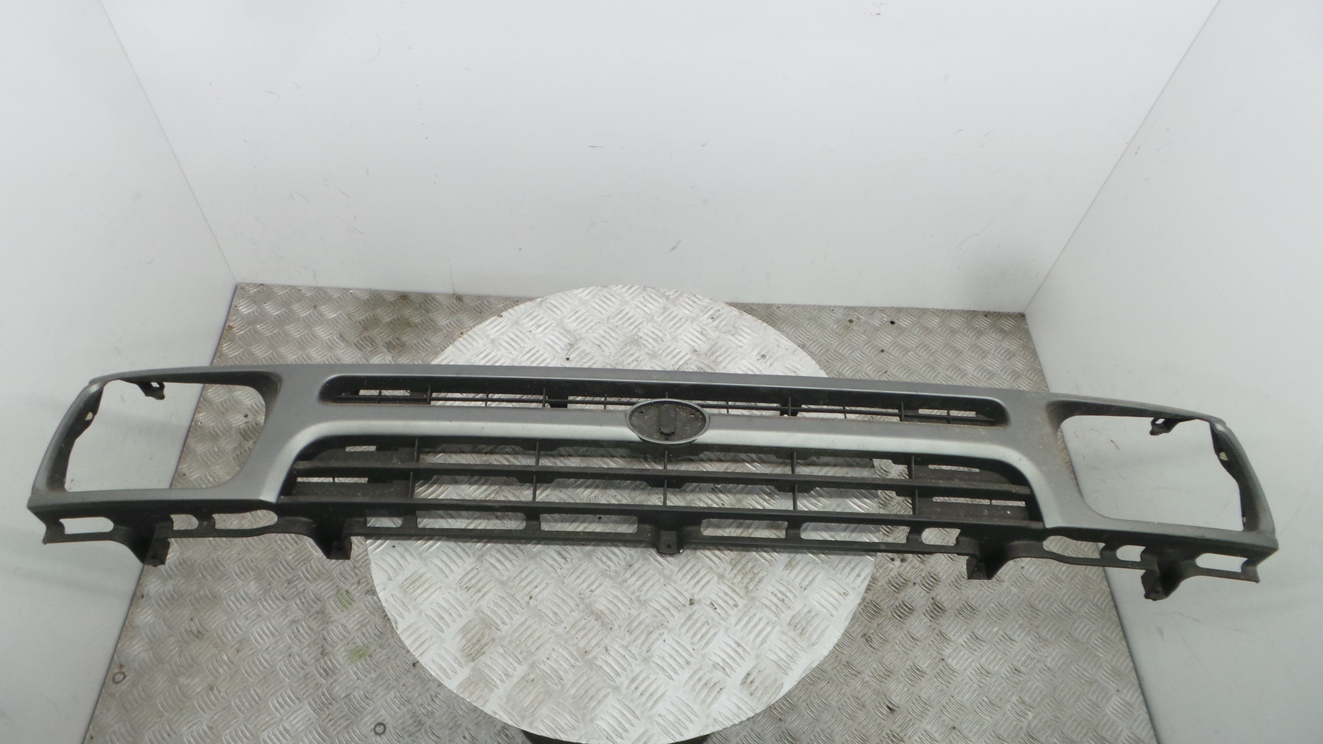 Grelha da Frente 53111-35060 - TOYOTA HILUX Camião de plataforma/chassis (LN_, _N1_)-36440958