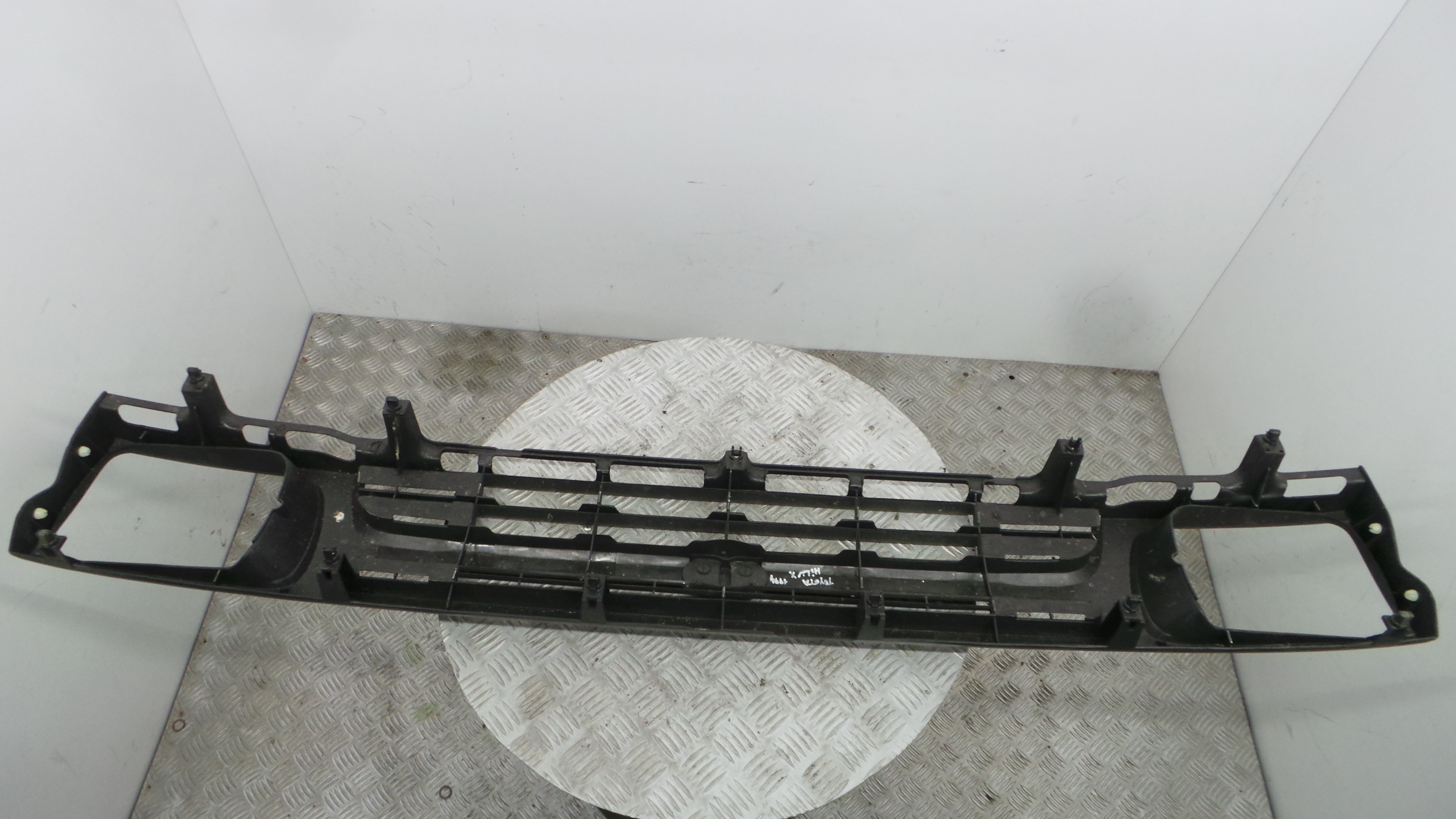 Grelha da Frente 53111-35060 - TOYOTA HILUX Camião de plataforma/chassis (LN_, _N1_)-36440958