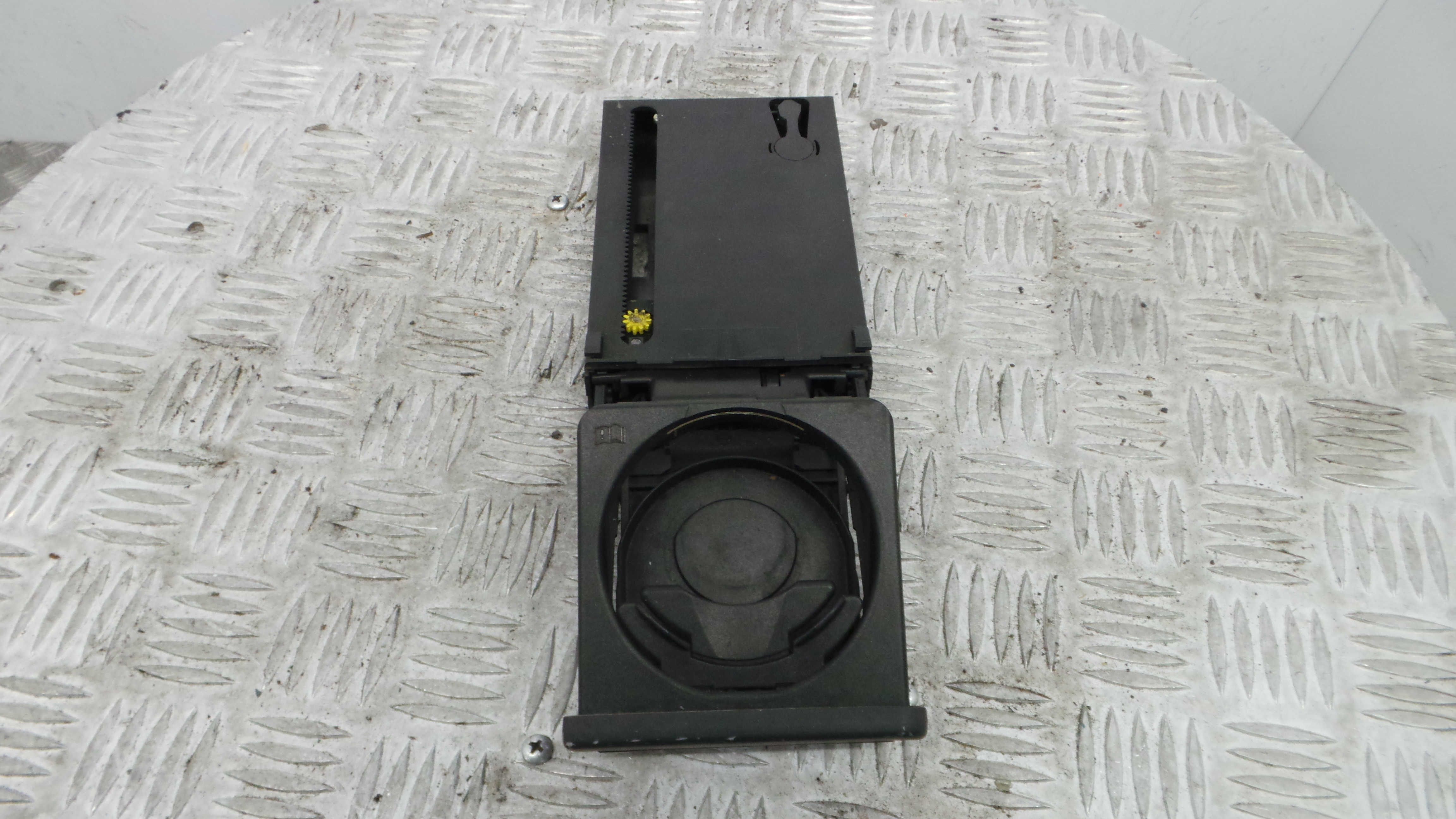Suporte para copos para o carro 8E1862534J - AUDI A4 B6 (8E2)-36440980
