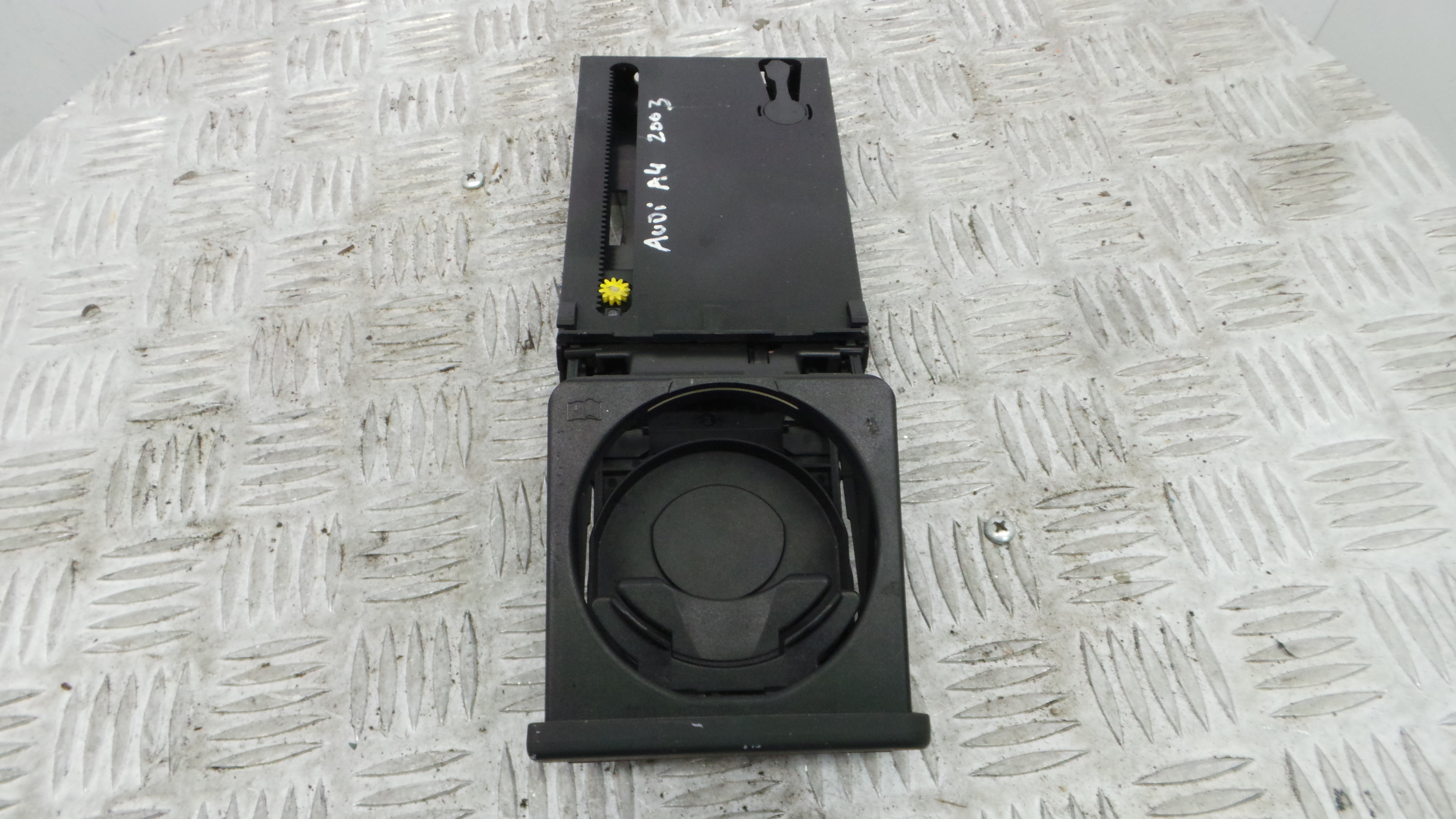 Suporte para copos para o carro 8E1862534J - AUDI A4 B6 (8E2)-36440983
